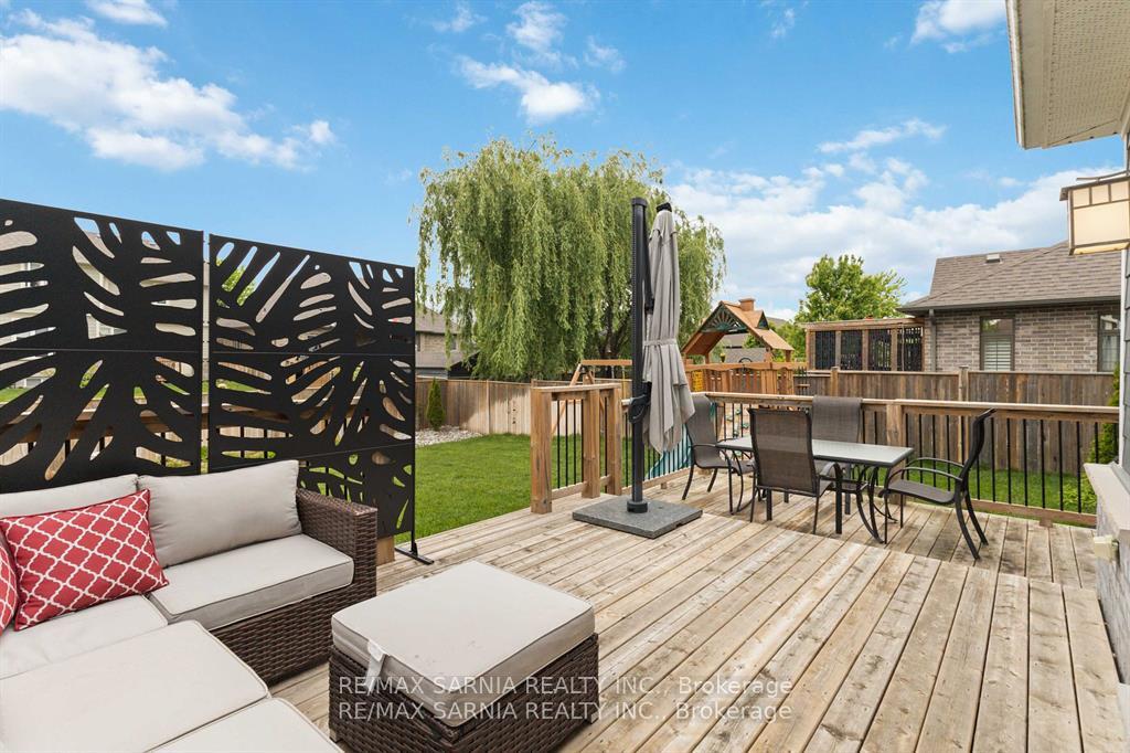 Photo 31 of 428 Darcy Drive, Strathroy-Caradoc, NE — HOMEH