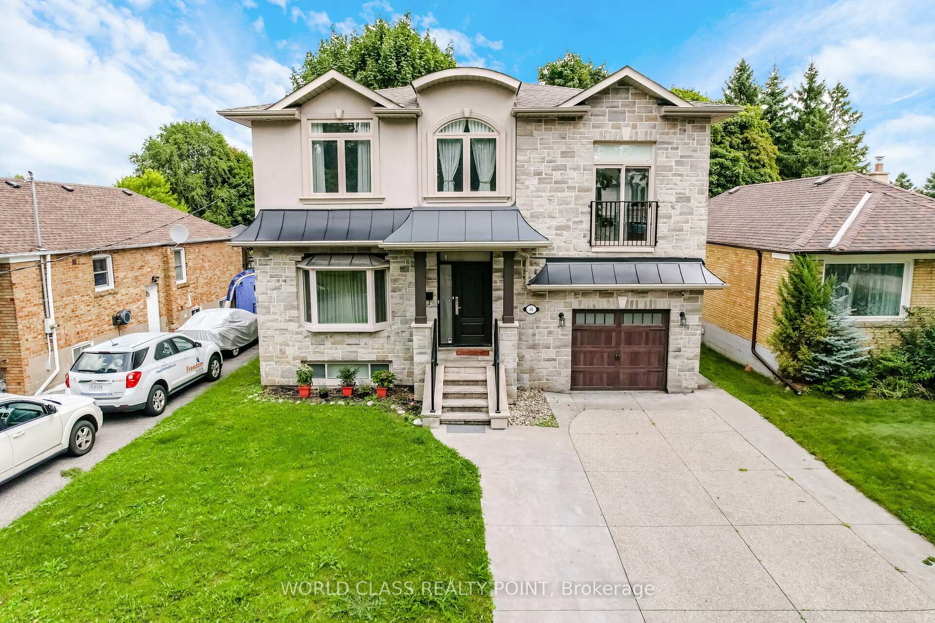 Photo 2 of 41 Howarth Avenue, Scarborough, Wexford-Maryvale — HOMEH