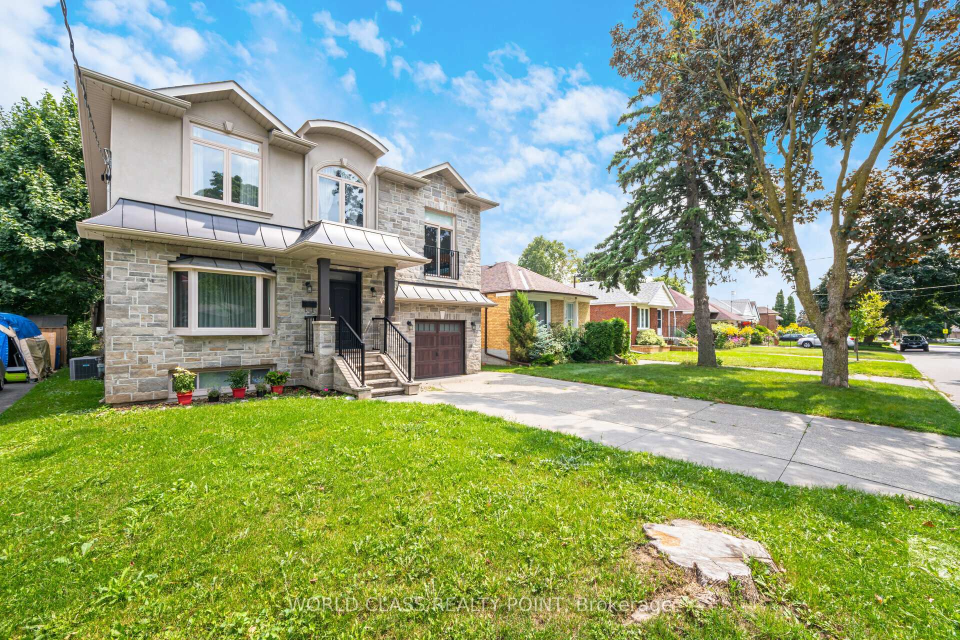 Photo 3 of 41 Howarth Avenue, Scarborough, Wexford-Maryvale — HOMEH