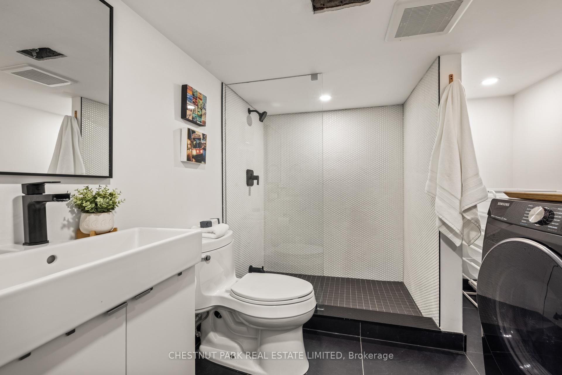 Photo 36 of 161 Queensdale Avenue, Toronto, Danforth Village-East York — HOMEH