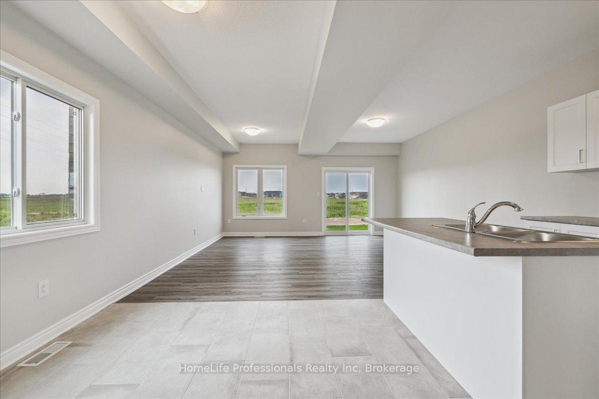 Photo 10 of 75 Elvira Way, Thorold, Rolling Meadows — HOMEH
