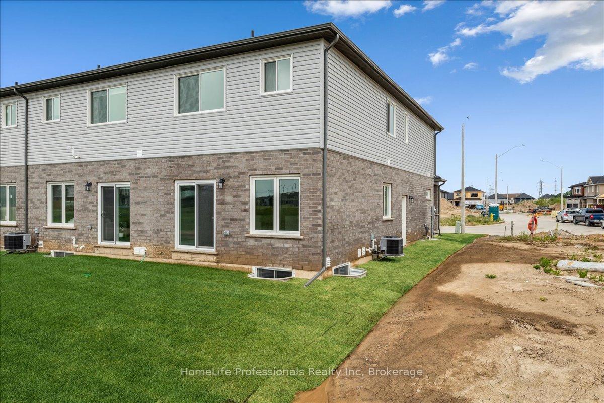 Photo 42 of 75 Elvira Way, Thorold, Rolling Meadows — HOMEH