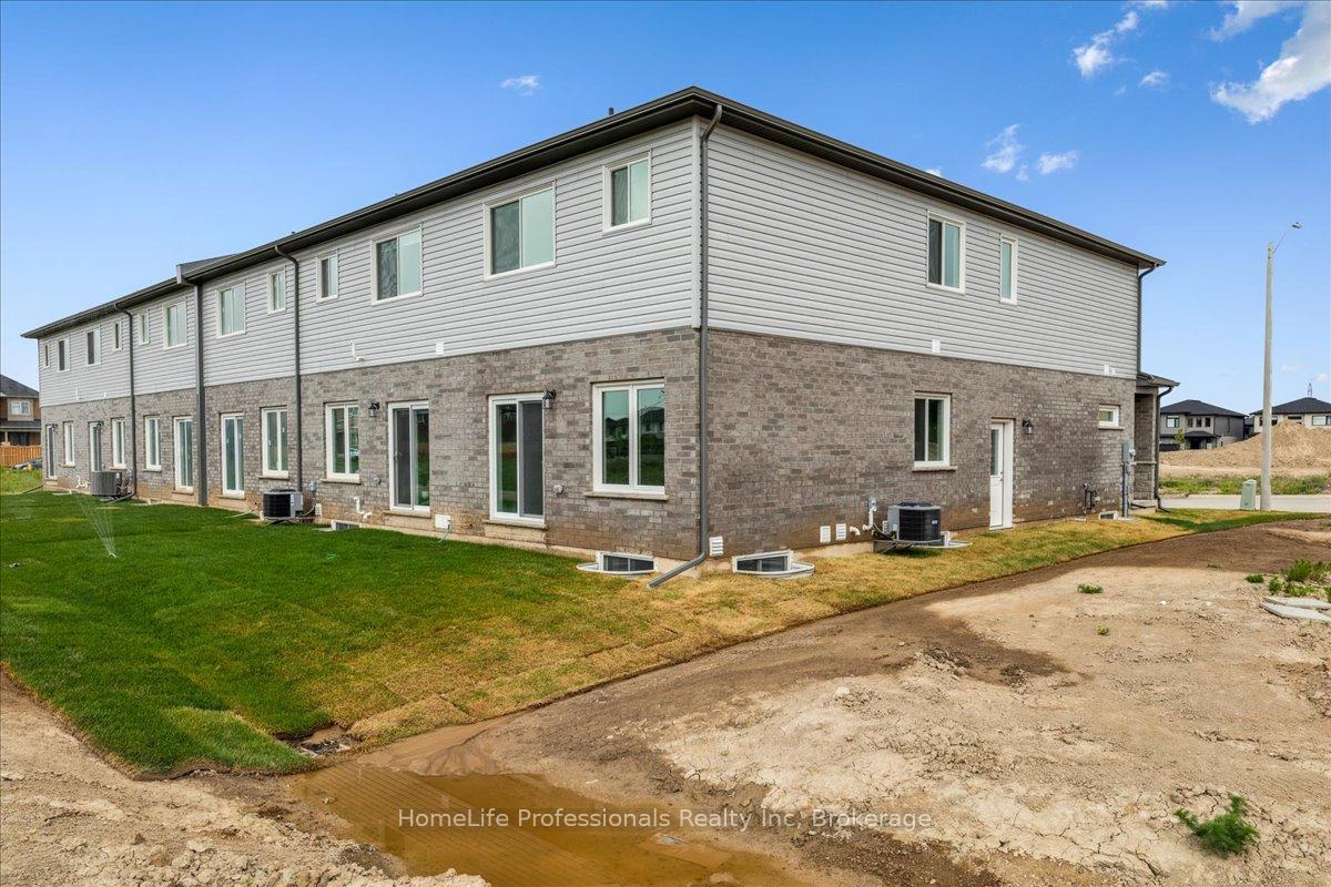 Photo 43 of 75 Elvira Way, Thorold, Rolling Meadows — HOMEH
