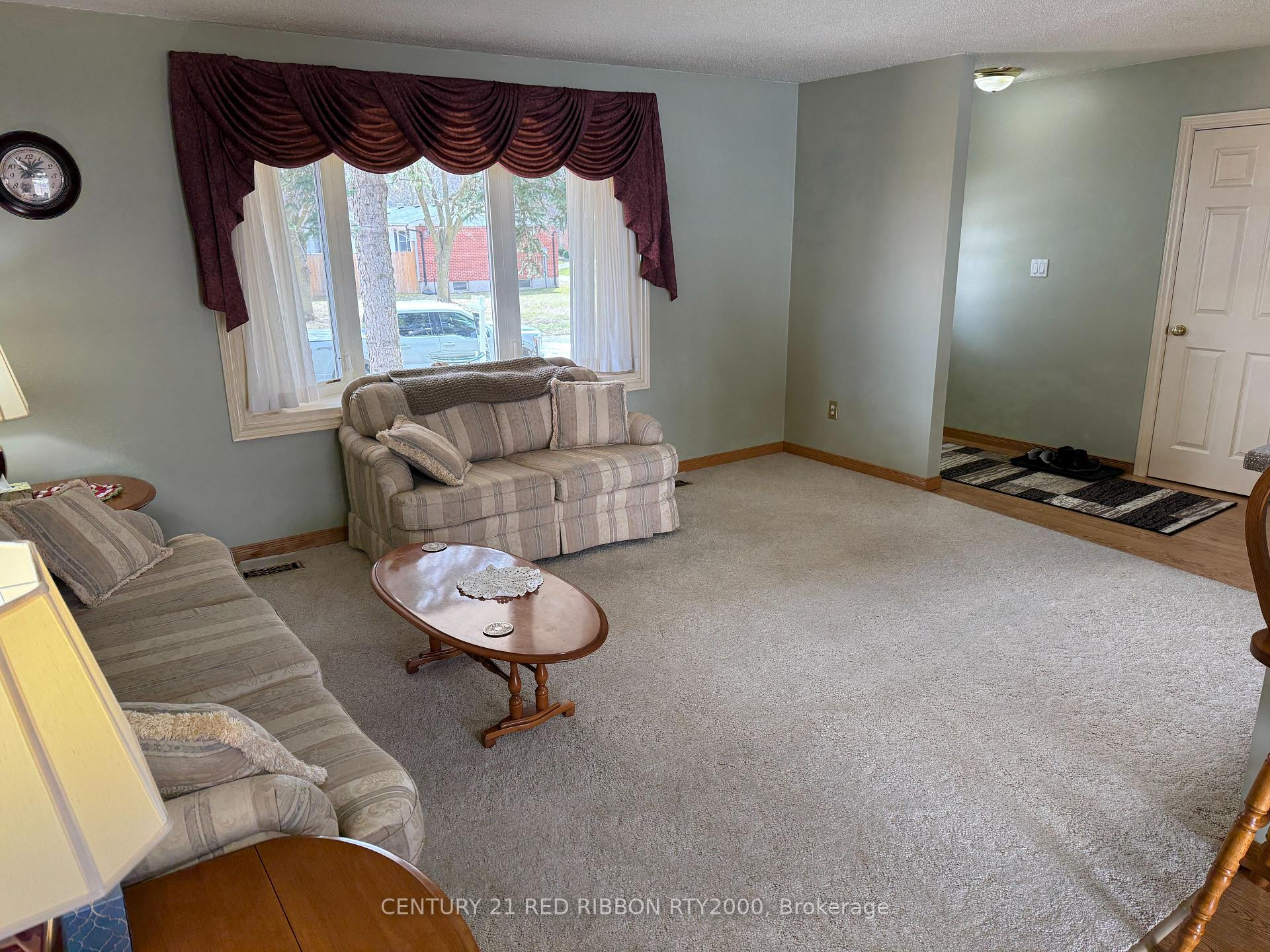 Photo 3 of 334 Helen Drive, Strathroy-Caradoc, NW — HOMEH