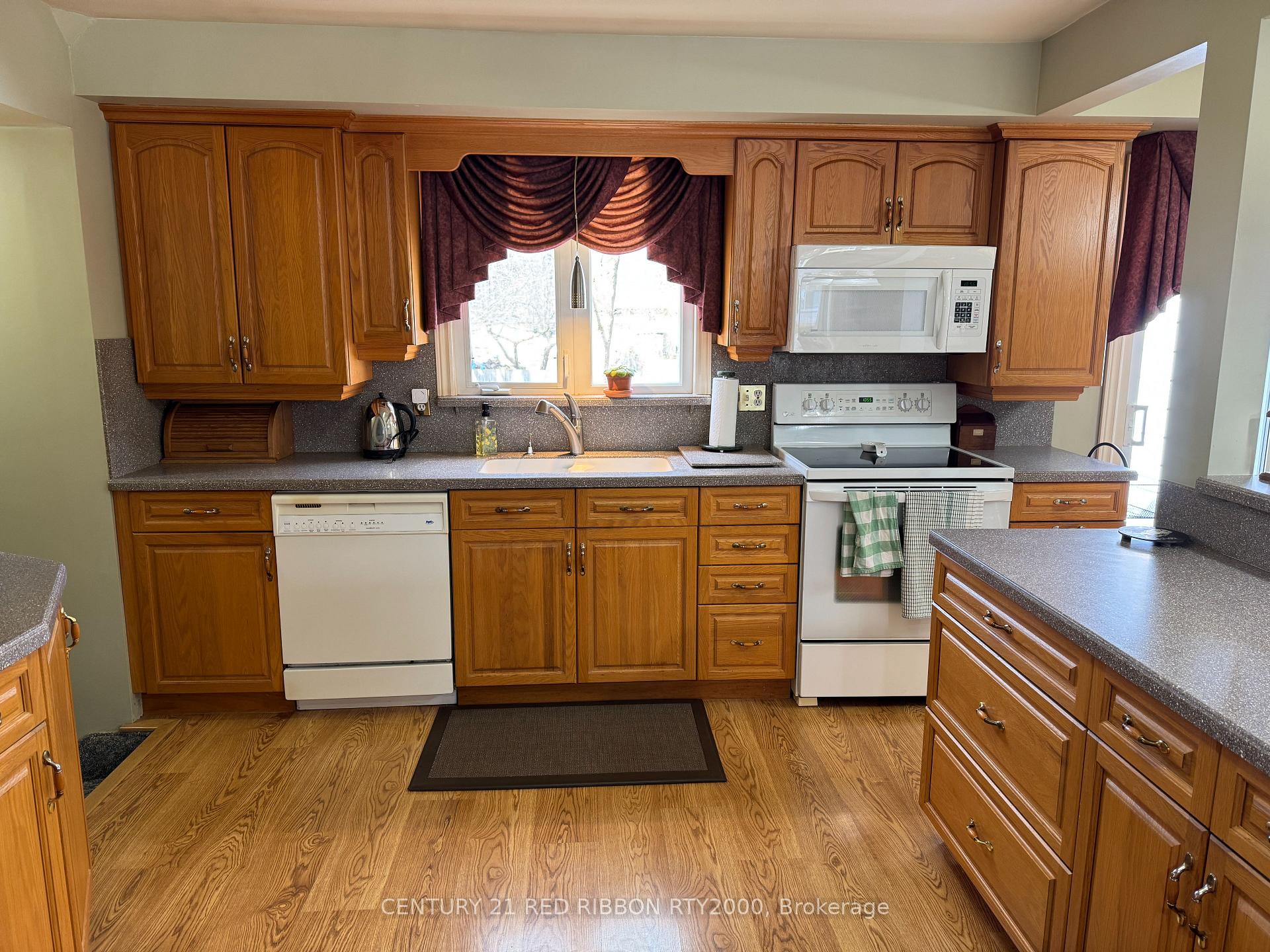 Photo 6 of 334 Helen Drive, Strathroy-Caradoc, NW — HOMEH