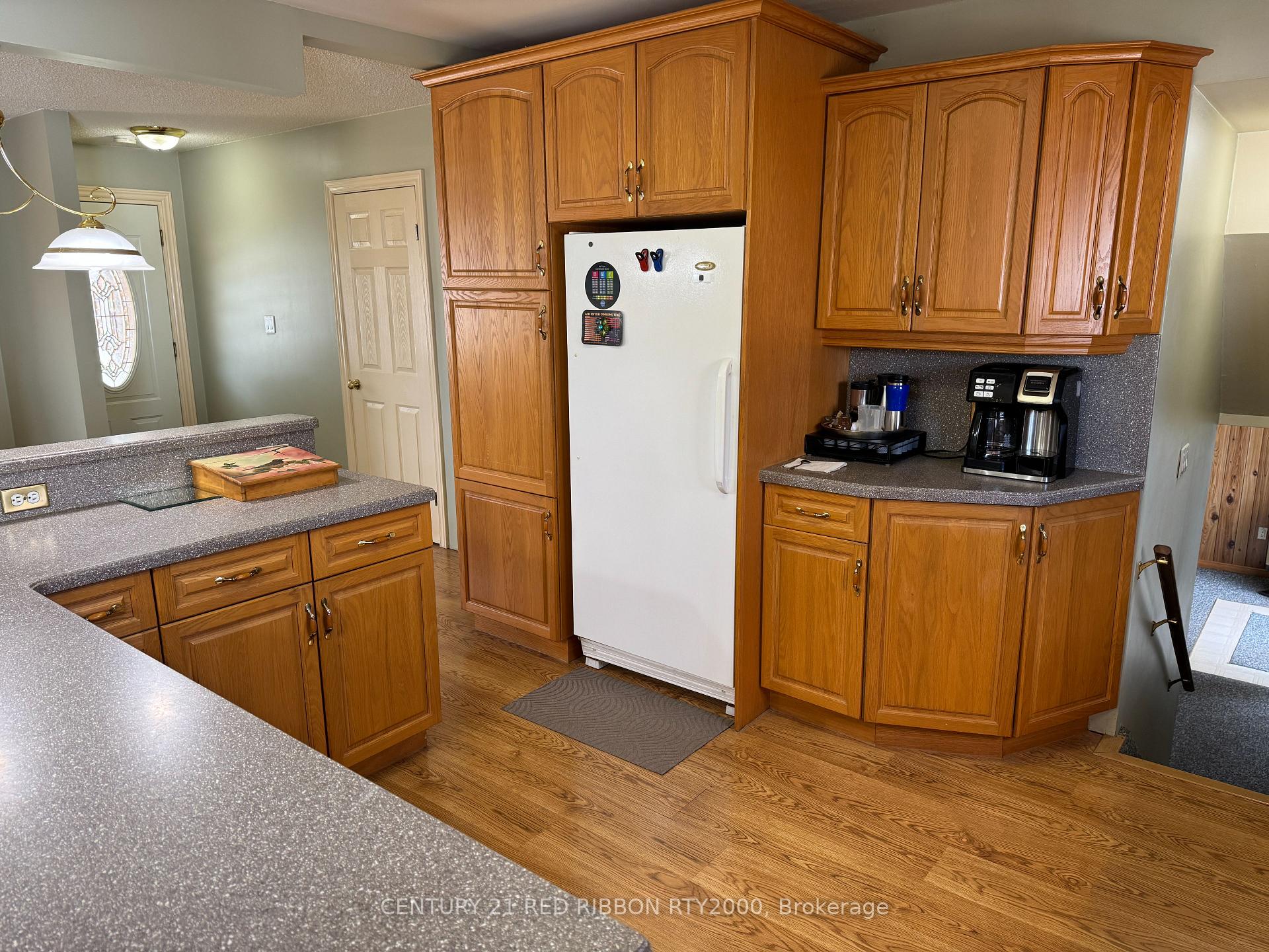 Photo 8 of 334 Helen Drive, Strathroy-Caradoc, NW — HOMEH