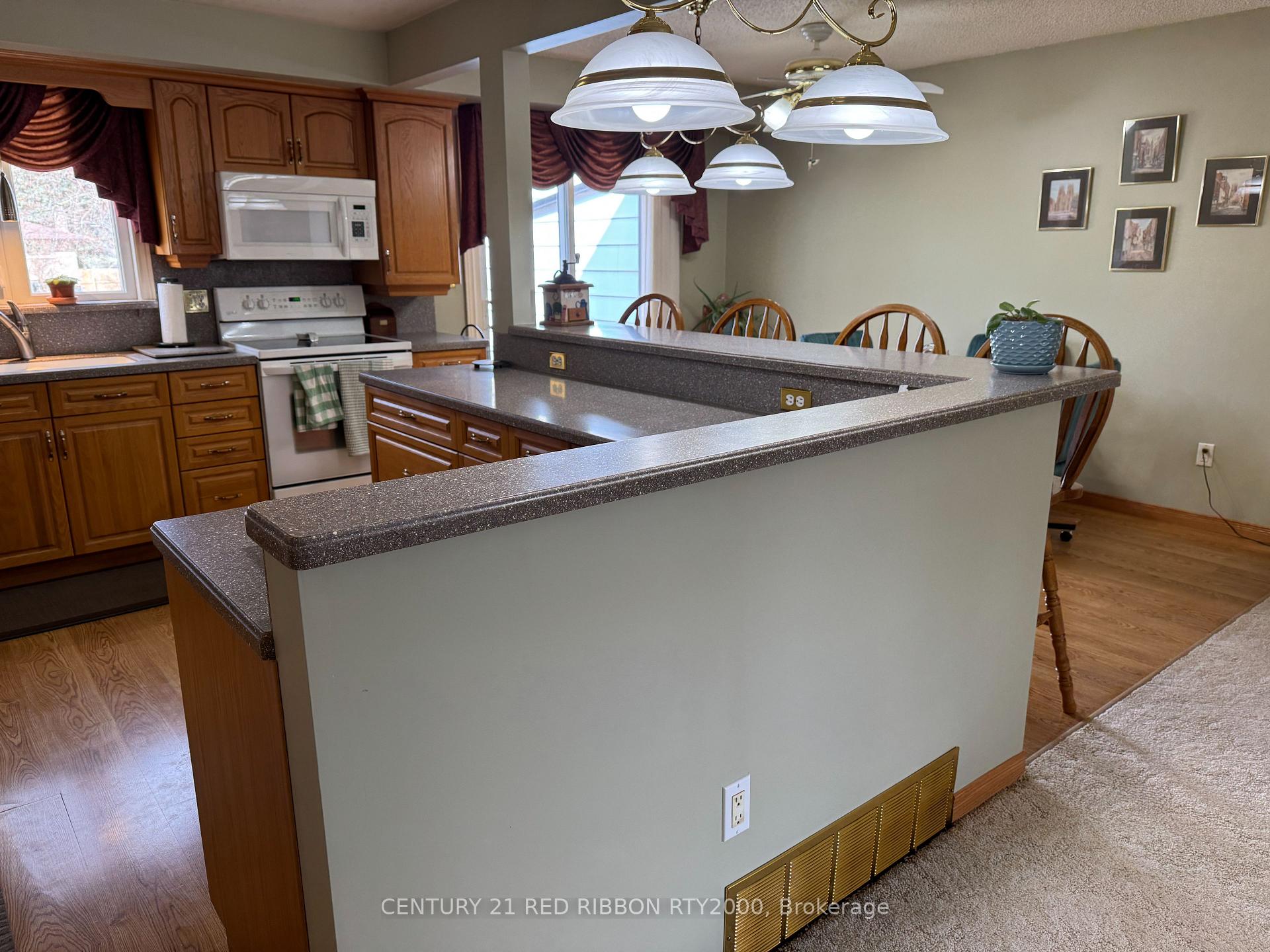 Photo 9 of 334 Helen Drive, Strathroy-Caradoc, NW — HOMEH
