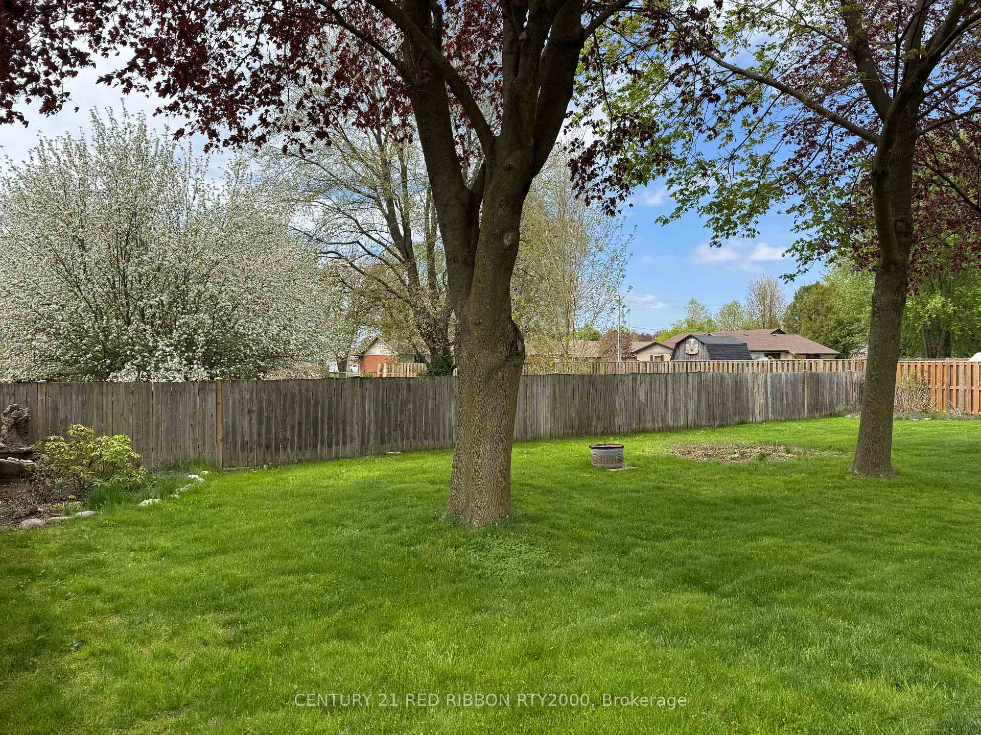 Photo 32 of 334 Helen Drive, Strathroy-Caradoc, NW — HOMEH