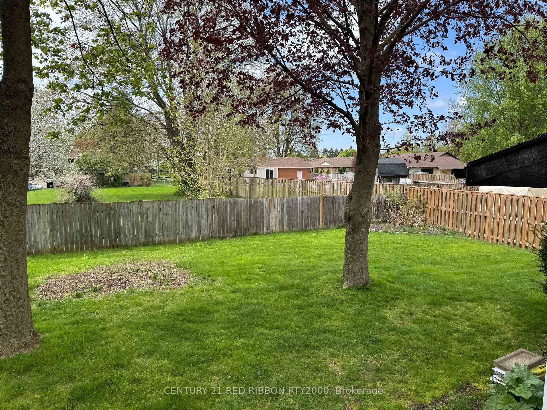 Photo 36 of 334 Helen Drive, Strathroy-Caradoc, NW — HOMEH