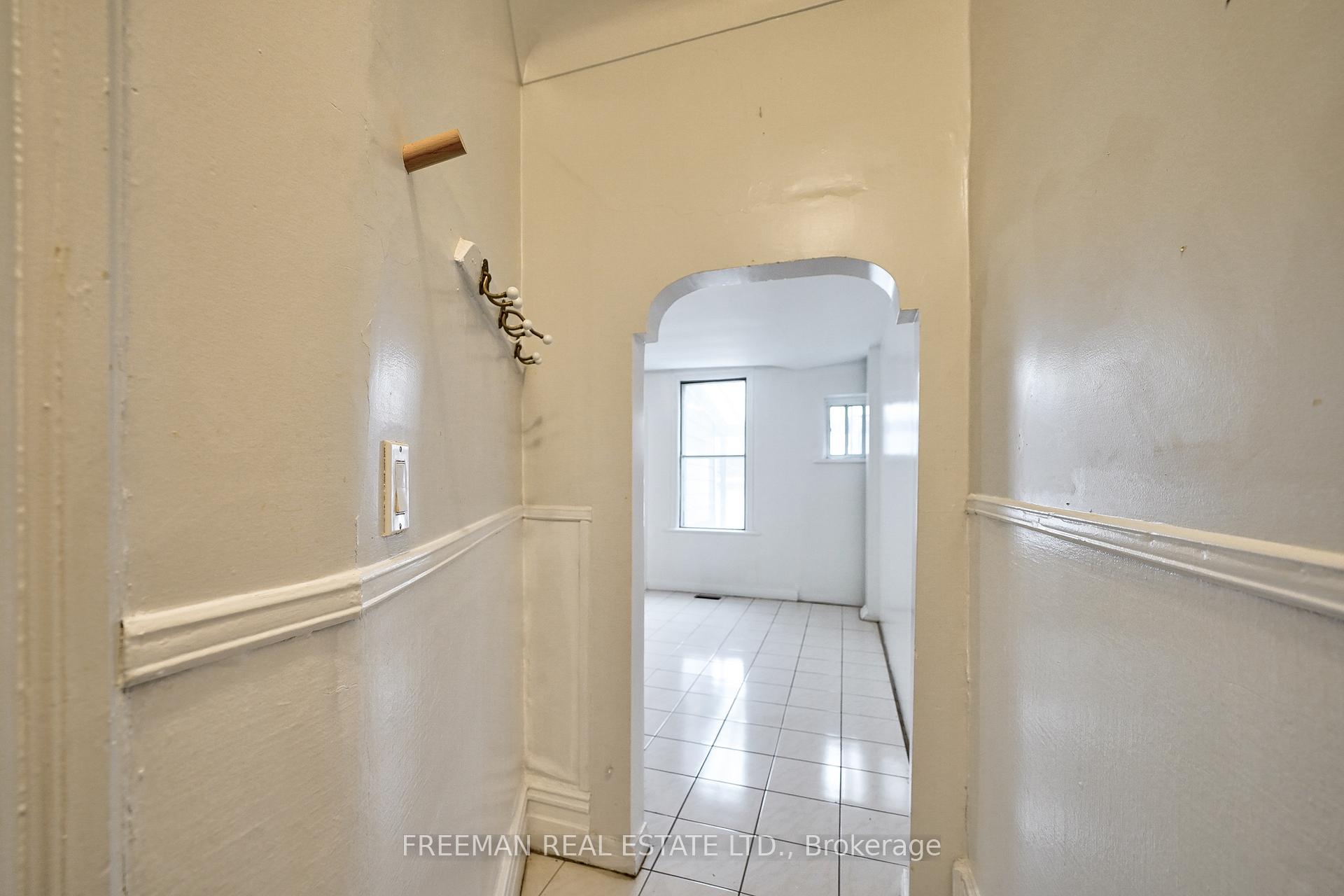 Photo 10 of 433 Manning Avenue, Toronto, Palmerston-Little Italy — HOMEH