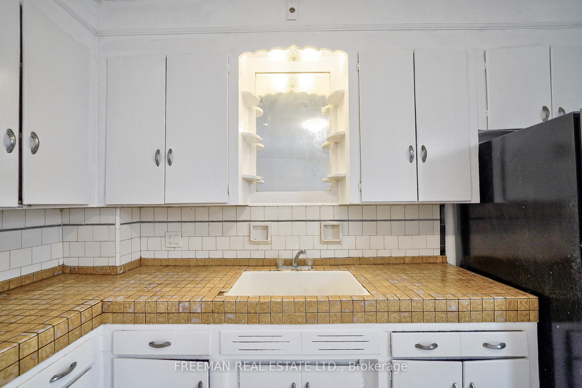 Photo 11 of 433 Manning Avenue, Toronto, Palmerston-Little Italy — HOMEH