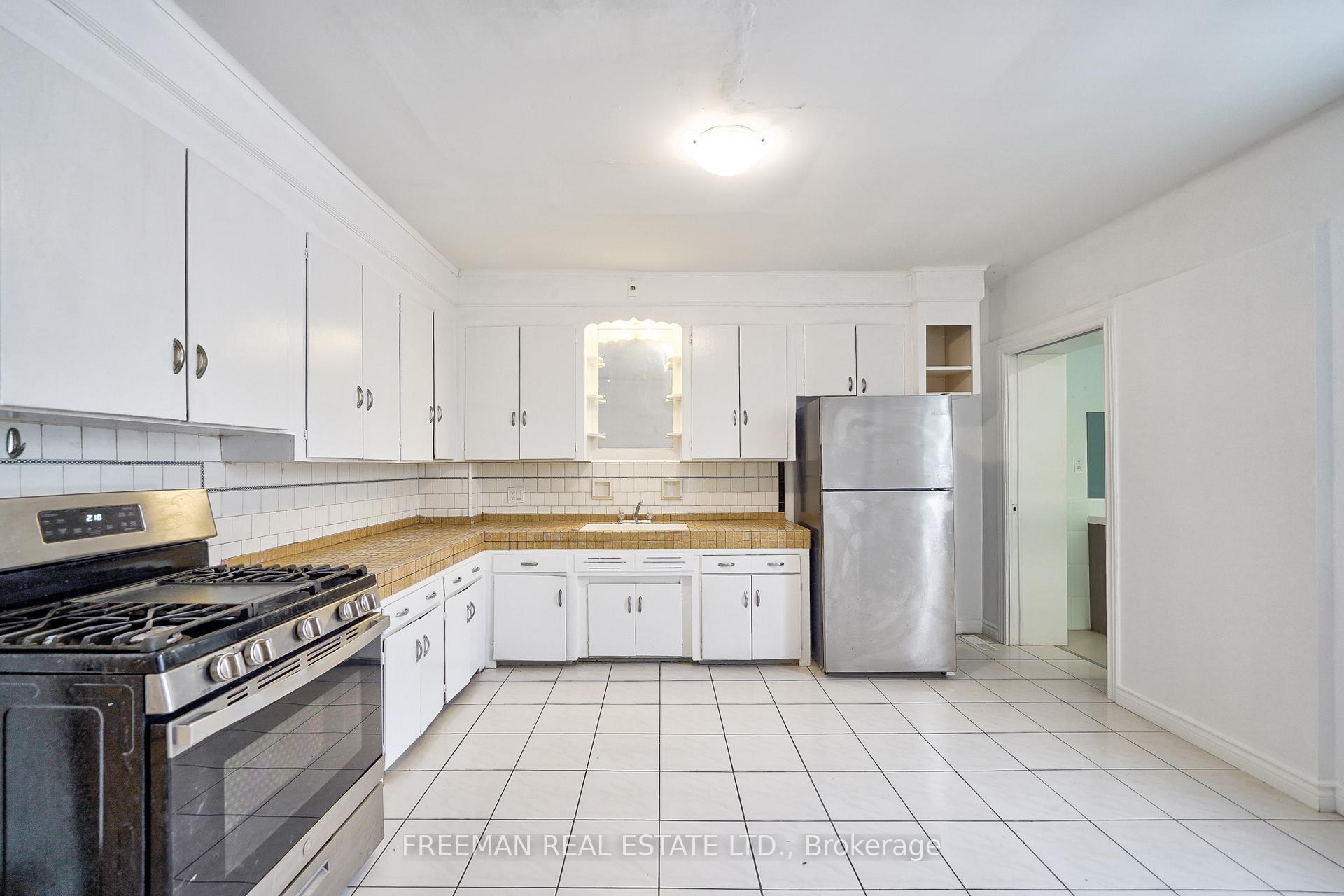 Photo 12 of 433 Manning Avenue, Toronto, Palmerston-Little Italy — HOMEH