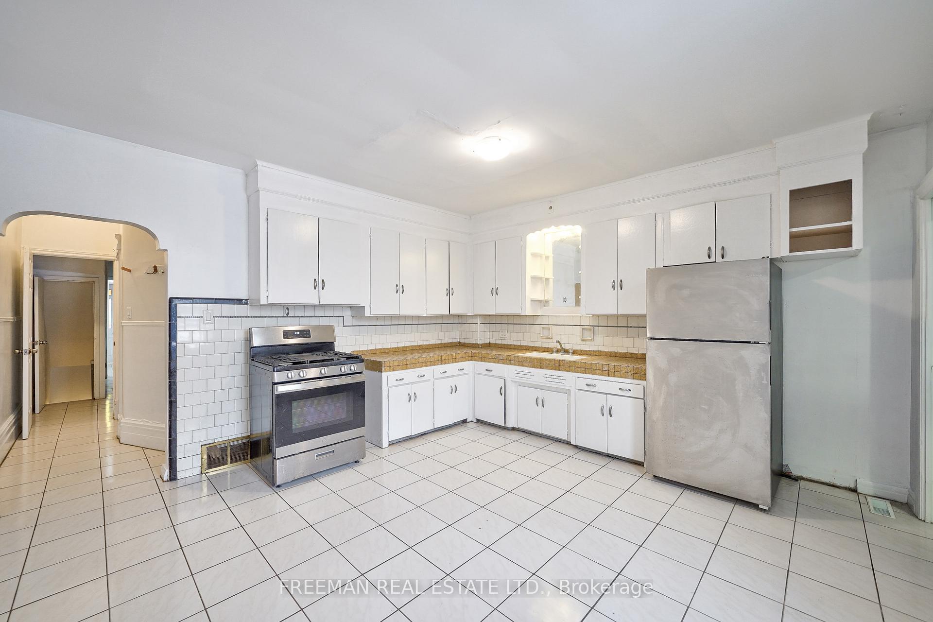 Photo 13 of 433 Manning Avenue, Toronto, Palmerston-Little Italy — HOMEH