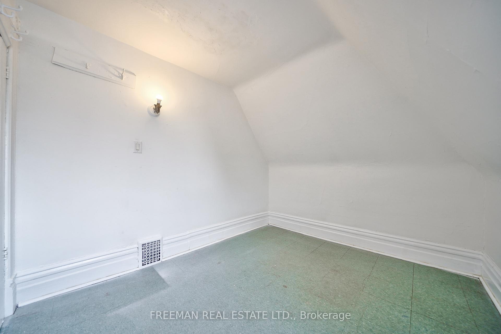 Photo 25 of 433 Manning Avenue, Toronto, Palmerston-Little Italy — HOMEH