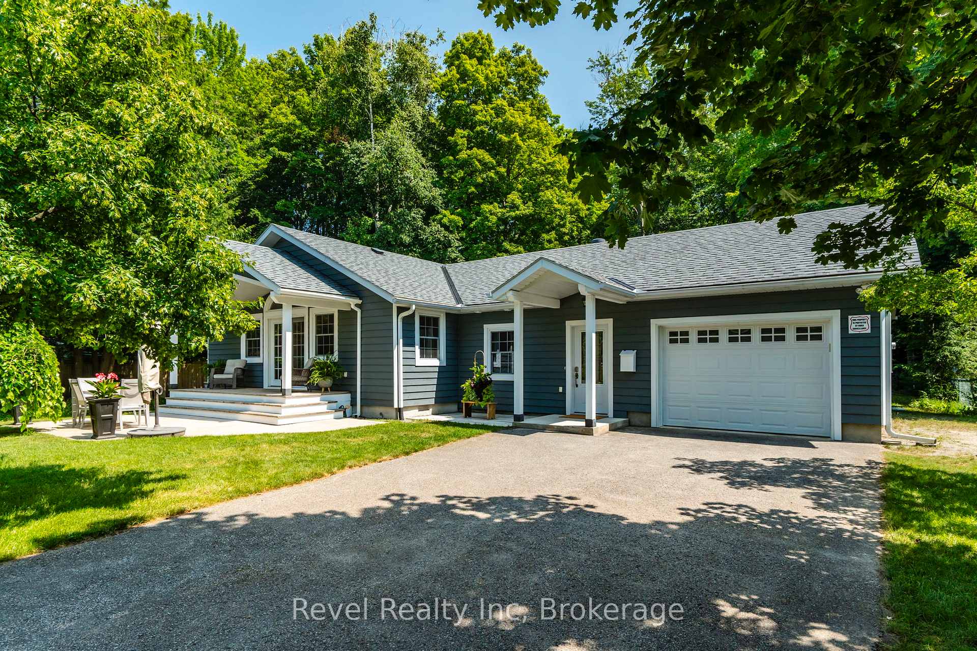 Photo 1 of 33 Belcourt Crescent, Tiny, Rural Tiny — HOMEH