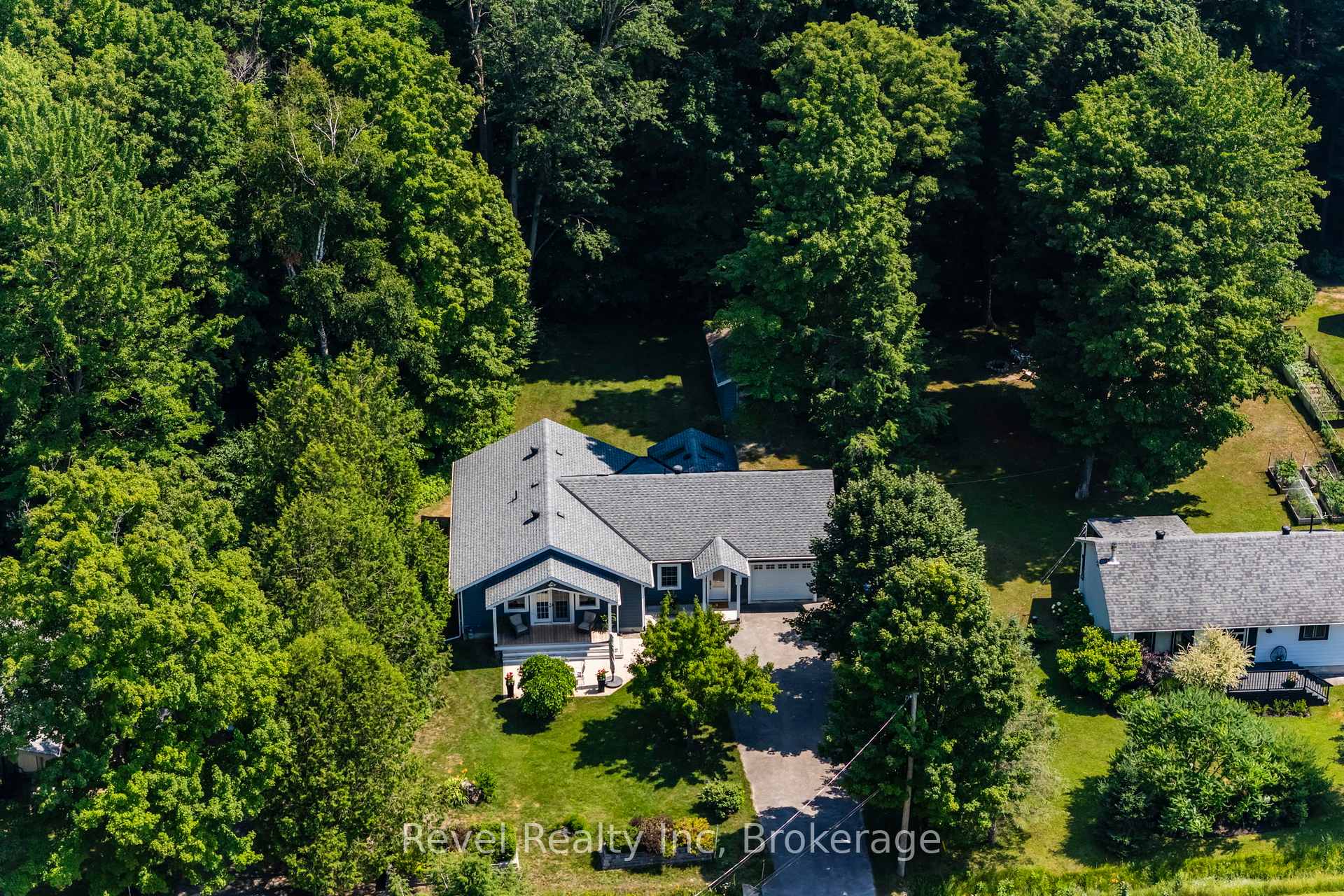 Photo 2 of 33 Belcourt Crescent, Tiny, Rural Tiny — HOMEH