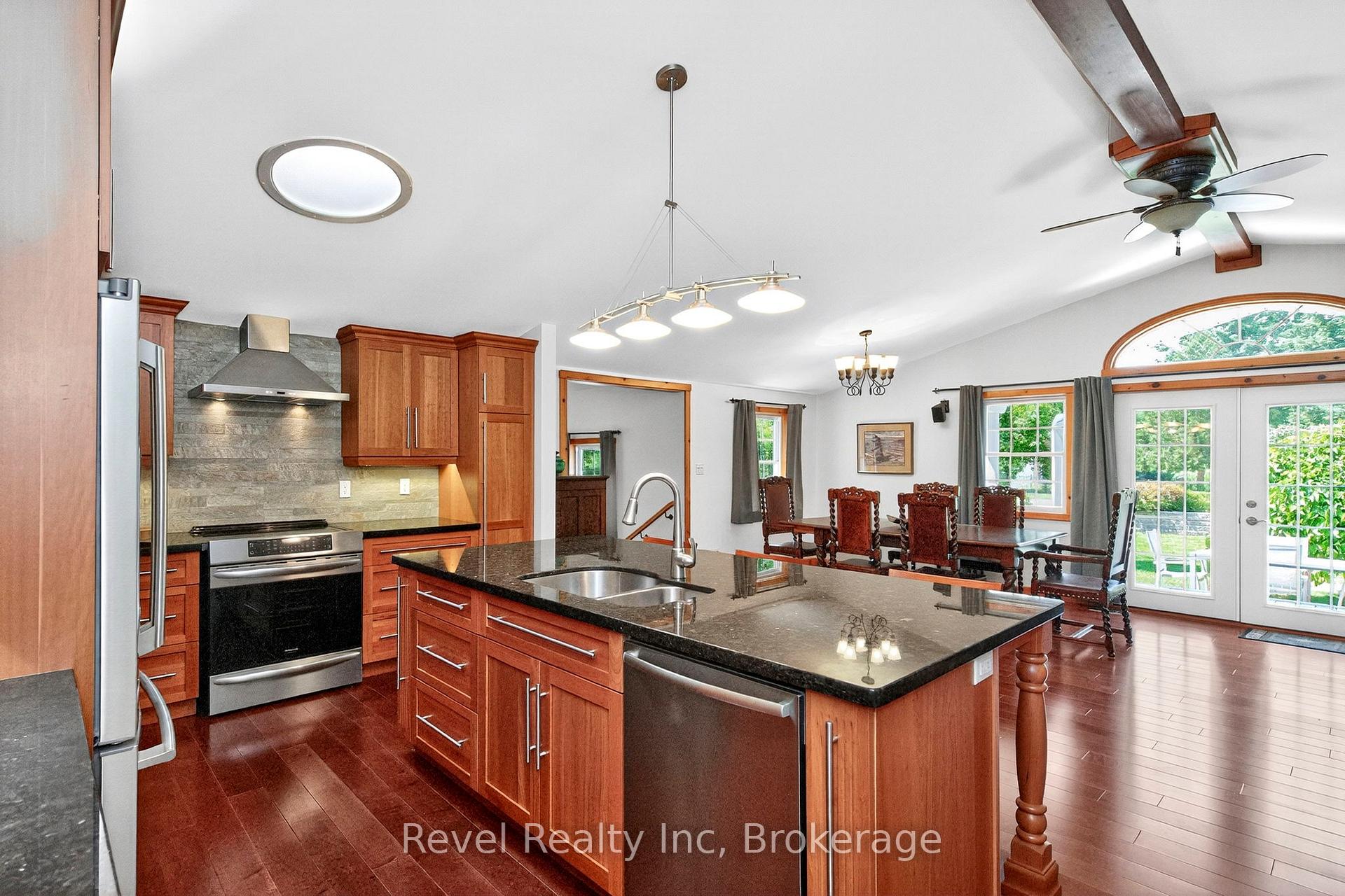 Photo 4 of 33 Belcourt Crescent, Tiny, Rural Tiny — HOMEH