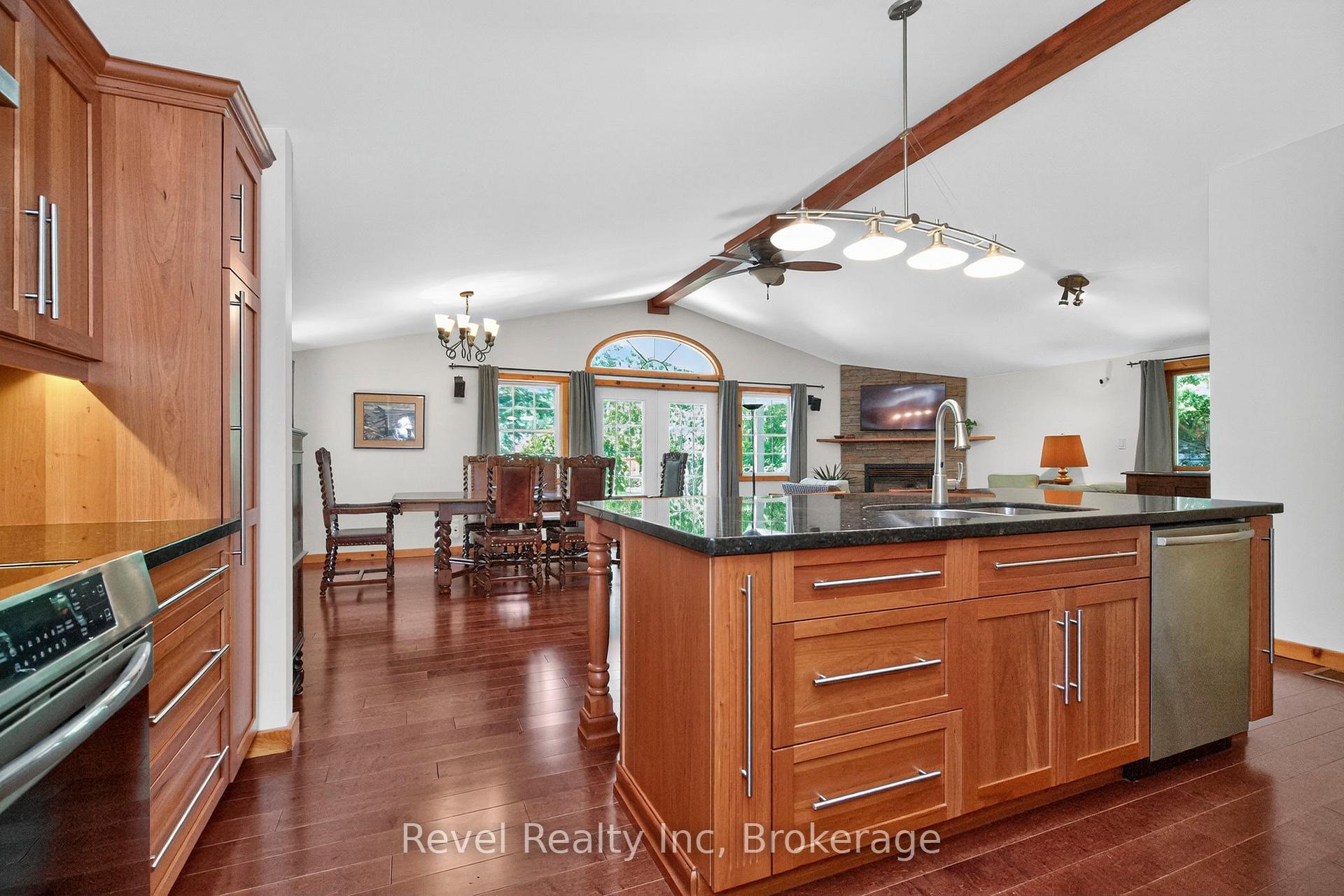 Photo 5 of 33 Belcourt Crescent, Tiny, Rural Tiny — HOMEH