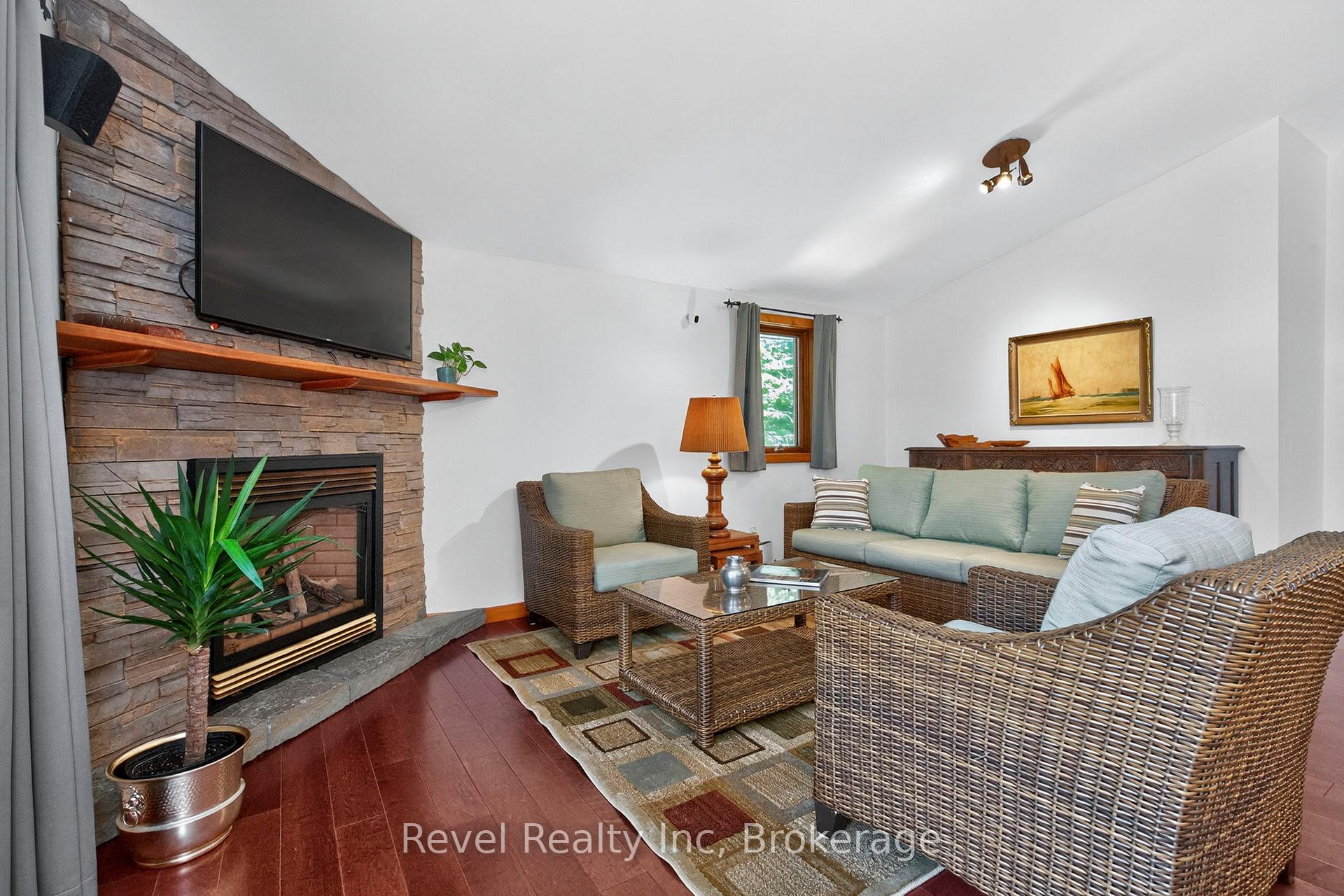 Photo 9 of 33 Belcourt Crescent, Tiny, Rural Tiny — HOMEH