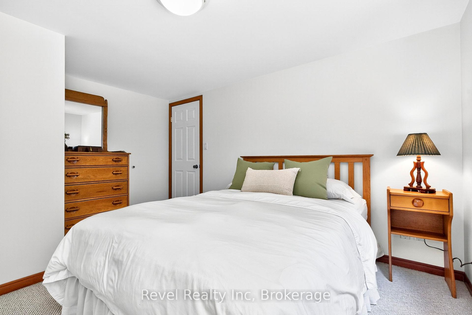 Photo 12 of 33 Belcourt Crescent, Tiny, Rural Tiny — HOMEH