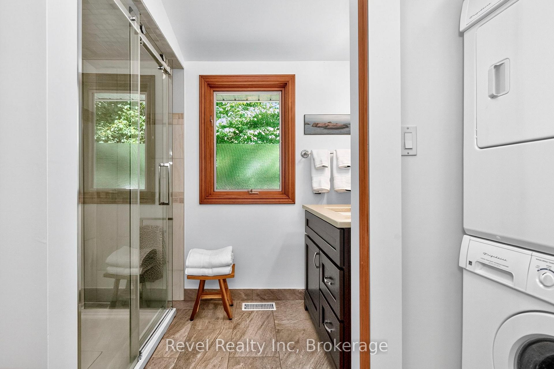 Photo 14 of 33 Belcourt Crescent, Tiny, Rural Tiny — HOMEH
