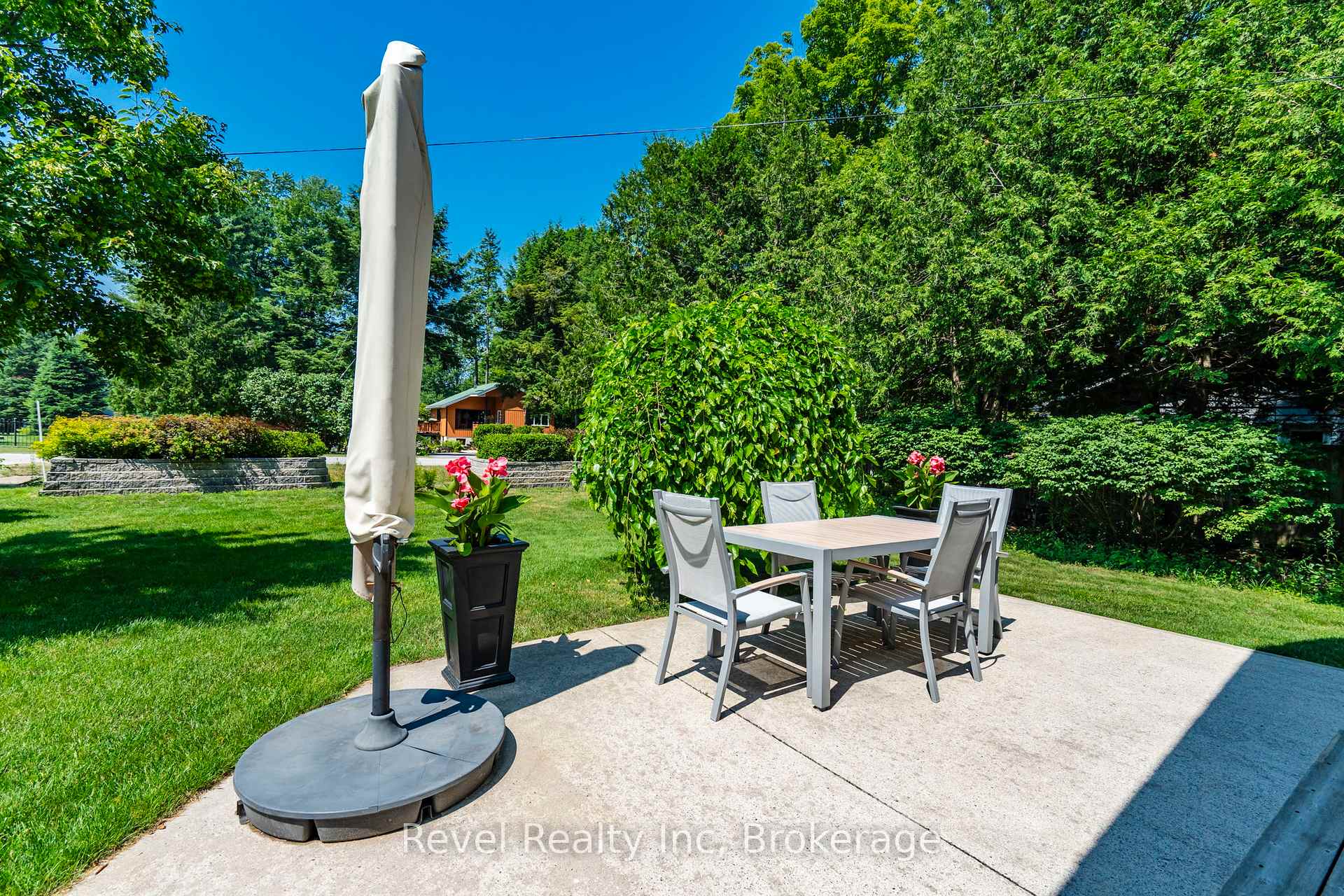 Photo 24 of 33 Belcourt Crescent, Tiny, Rural Tiny — HOMEH