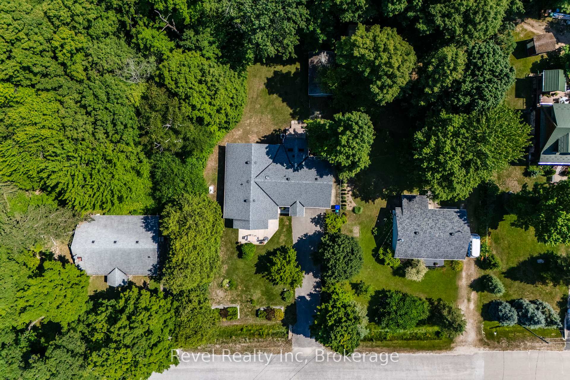 Photo 27 of 33 Belcourt Crescent, Tiny, Rural Tiny — HOMEH