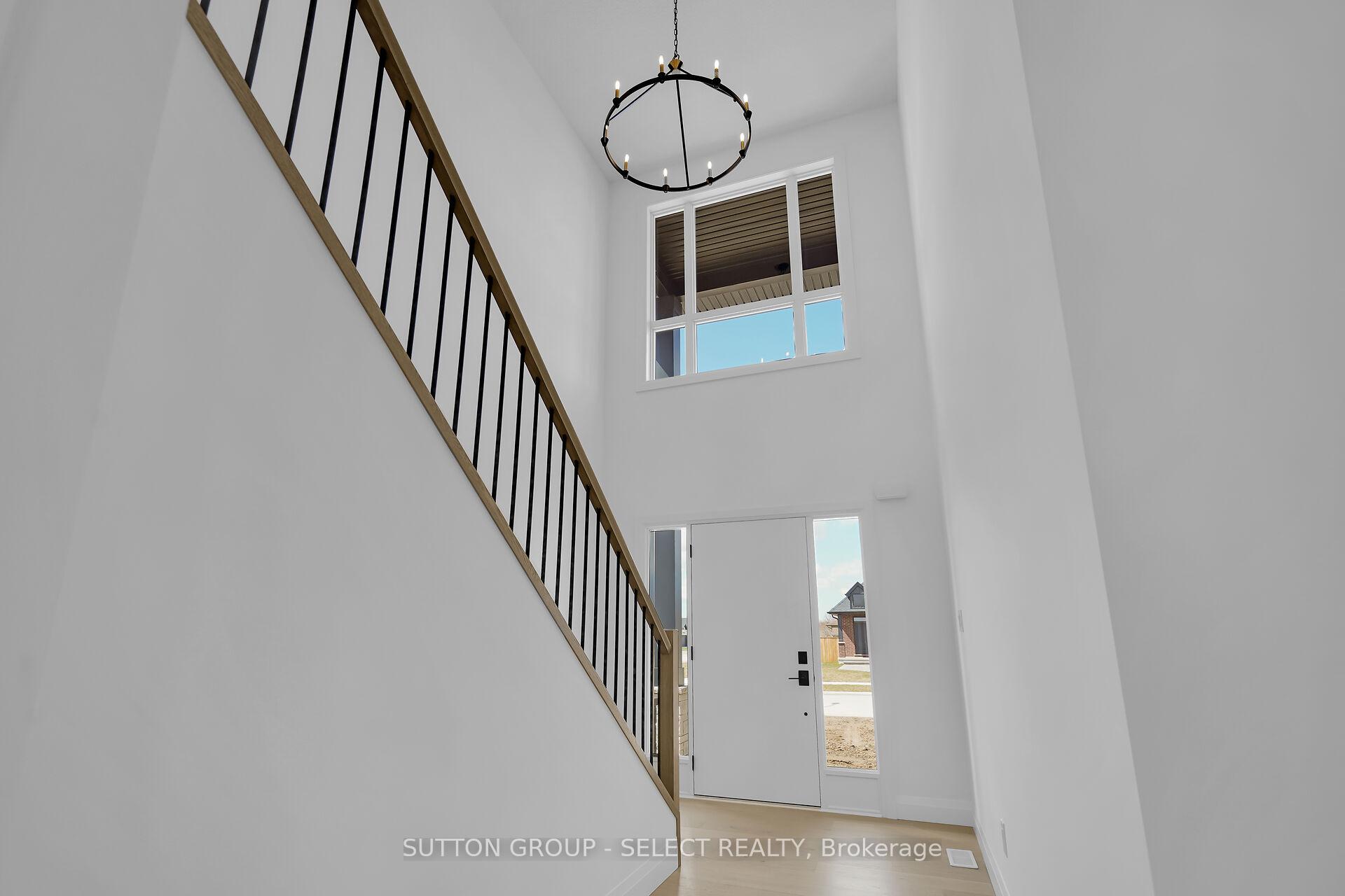 Photo 2 of 9 Briscoe Crescent, Strathroy-Caradoc, NE — HOMEH