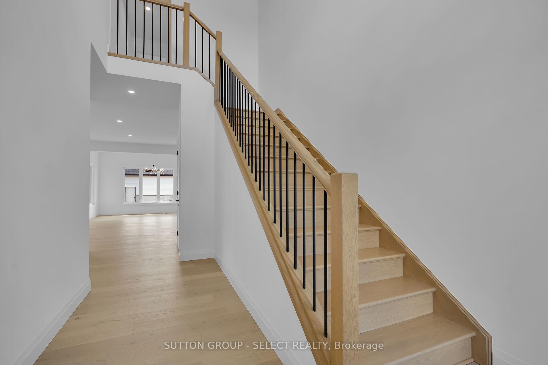 Photo 3 of 9 Briscoe Crescent, Strathroy-Caradoc, NE — HOMEH