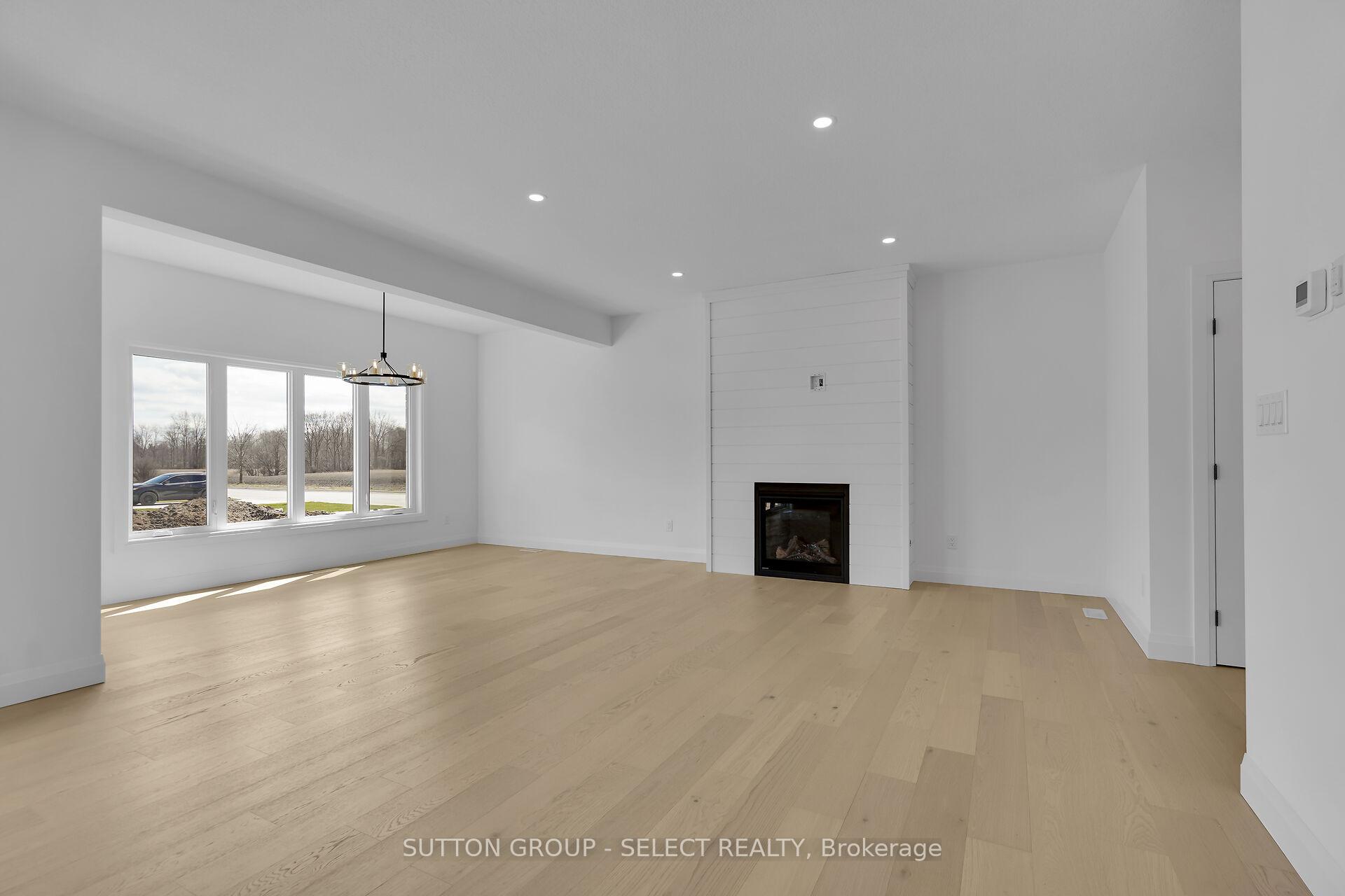 Photo 4 of 9 Briscoe Crescent, Strathroy-Caradoc, NE — HOMEH