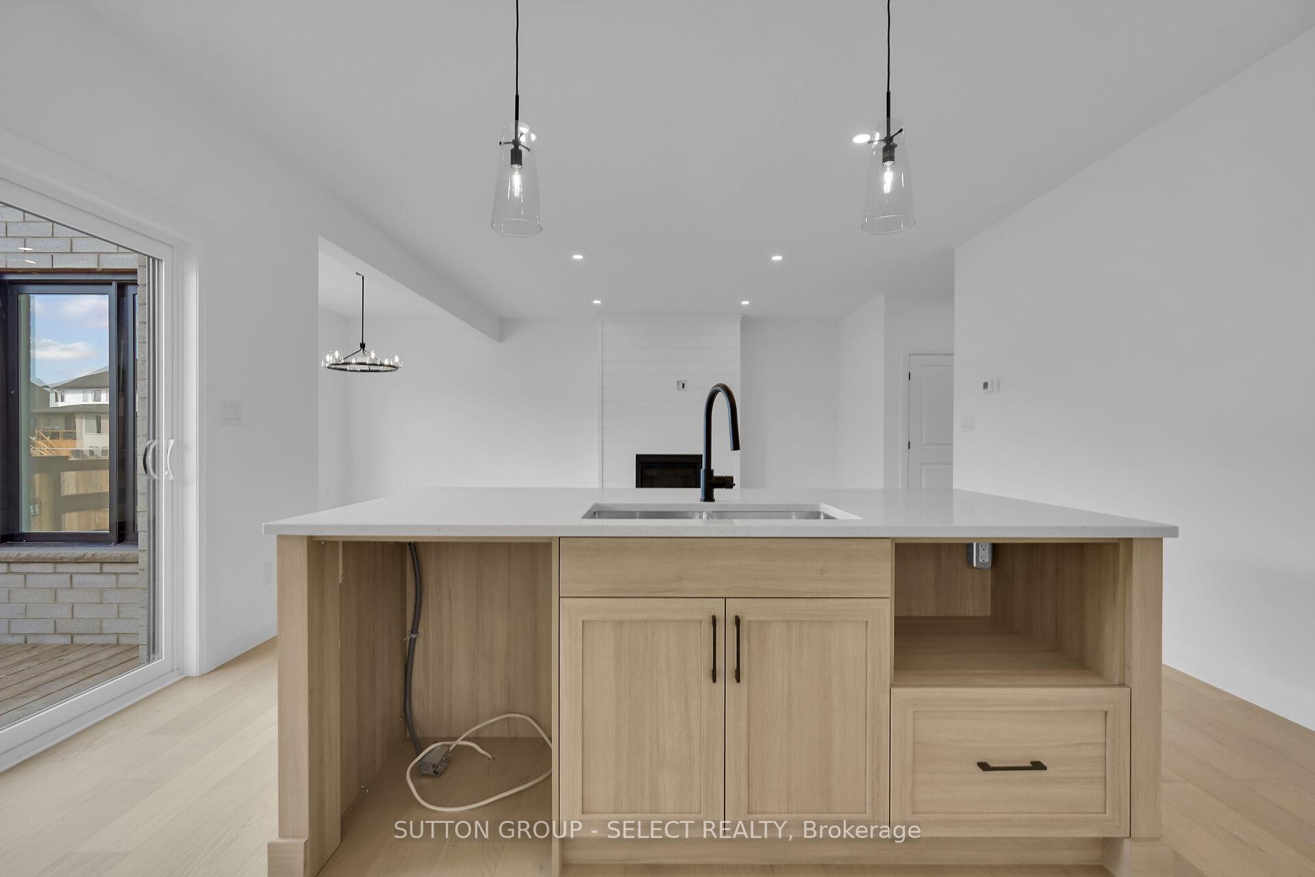 Photo 9 of 9 Briscoe Crescent, Strathroy-Caradoc, NE — HOMEH