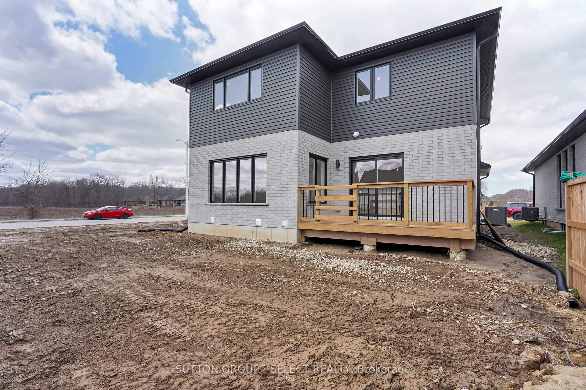 Photo 36 of 9 Briscoe Crescent, Strathroy-Caradoc, NE — HOMEH