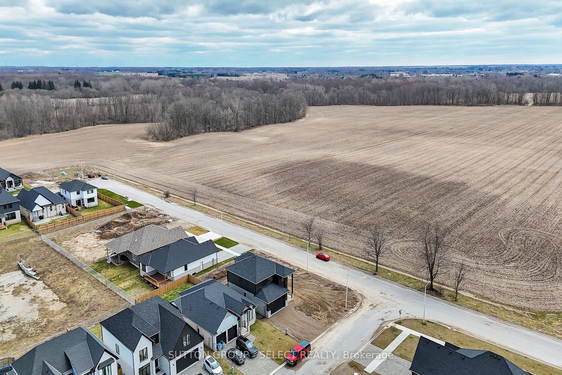 Photo 38 of 9 Briscoe Crescent, Strathroy-Caradoc, NE — HOMEH