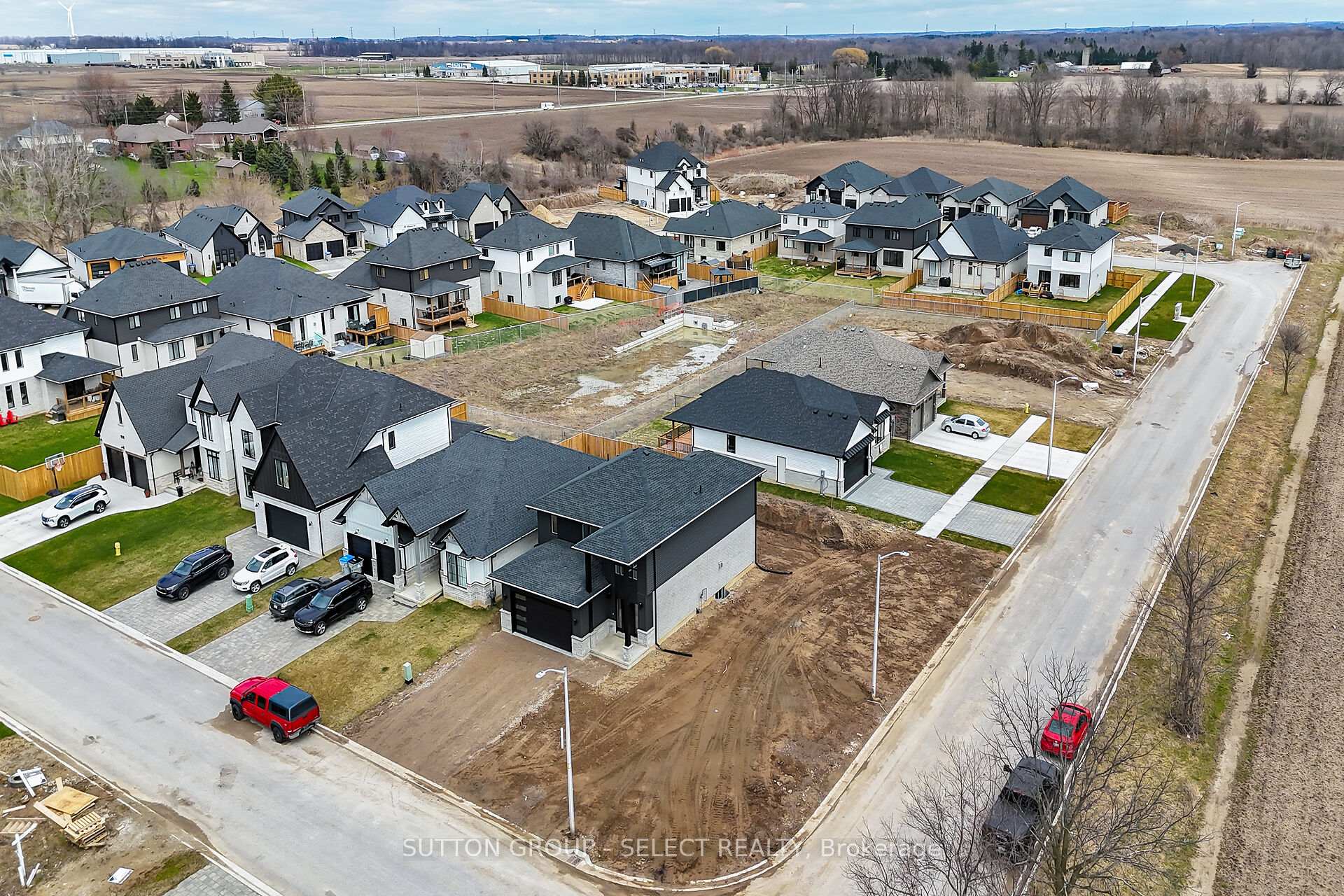 Photo 40 of 9 Briscoe Crescent, Strathroy-Caradoc, NE — HOMEH