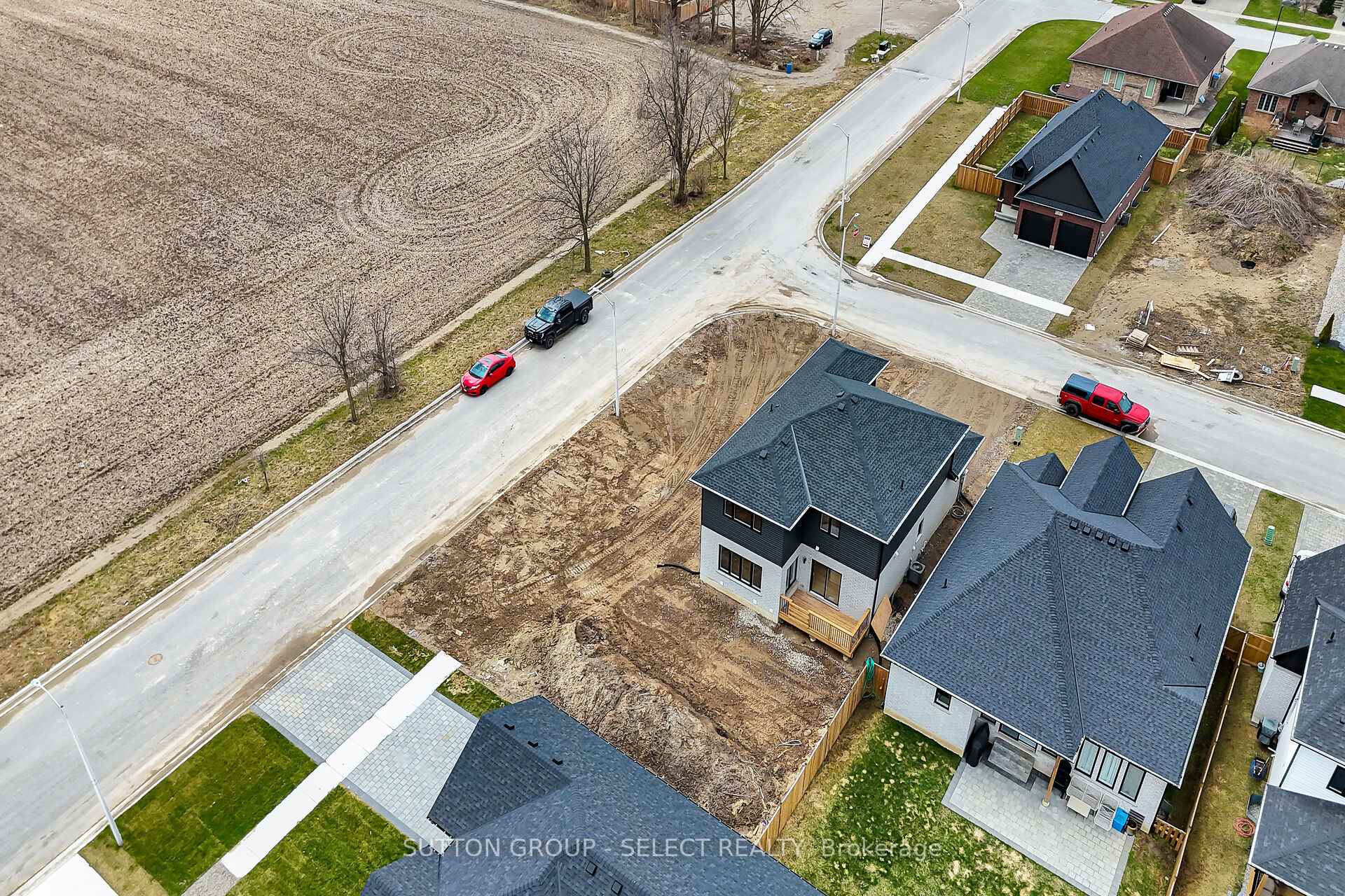 Photo 41 of 9 Briscoe Crescent, Strathroy-Caradoc, NE — HOMEH