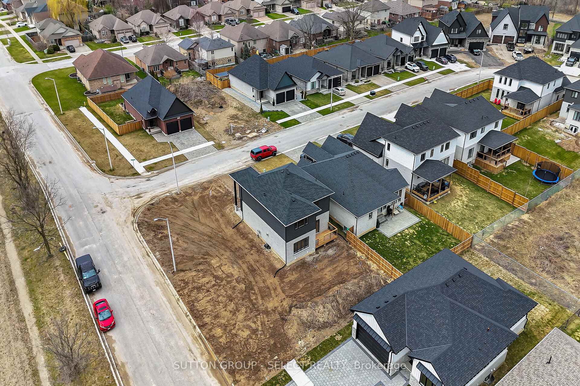 Photo 42 of 9 Briscoe Crescent, Strathroy-Caradoc, NE — HOMEH