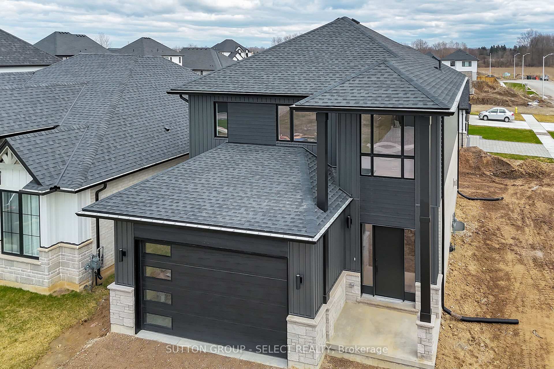 Photo 44 of 9 Briscoe Crescent, Strathroy-Caradoc, NE — HOMEH