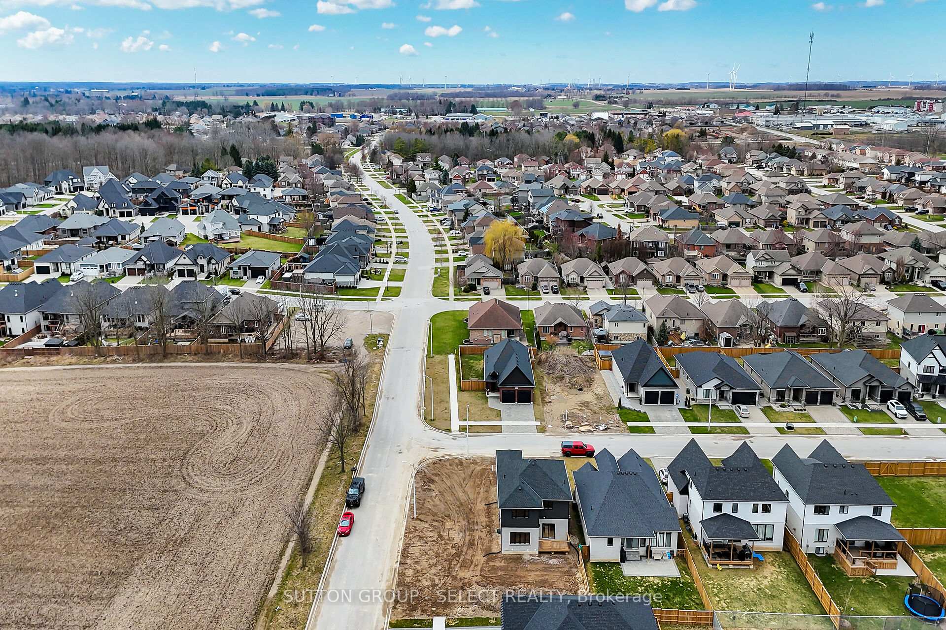 Photo 45 of 9 Briscoe Crescent, Strathroy-Caradoc, NE — HOMEH