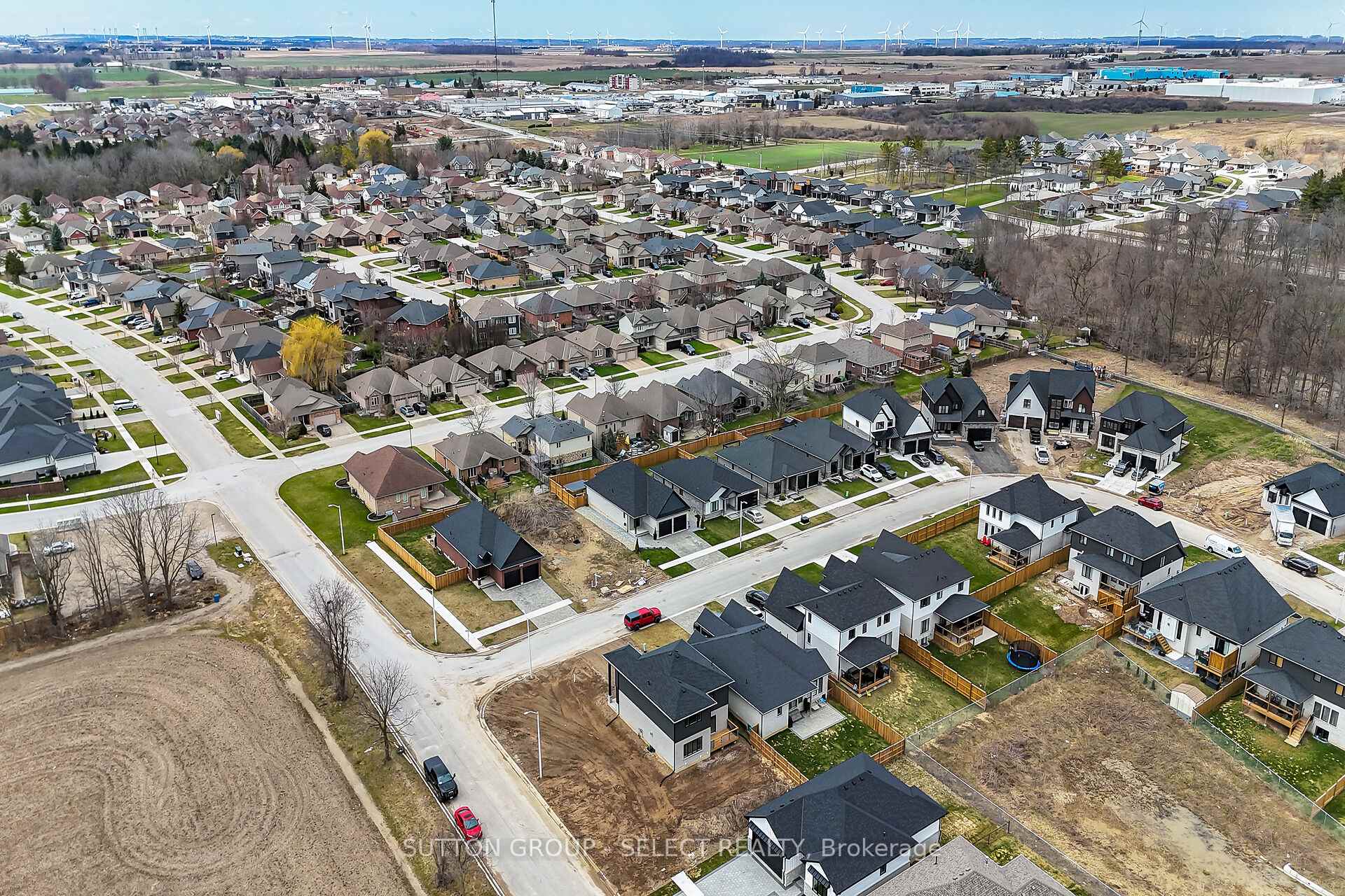 Photo 46 of 9 Briscoe Crescent, Strathroy-Caradoc, NE — HOMEH