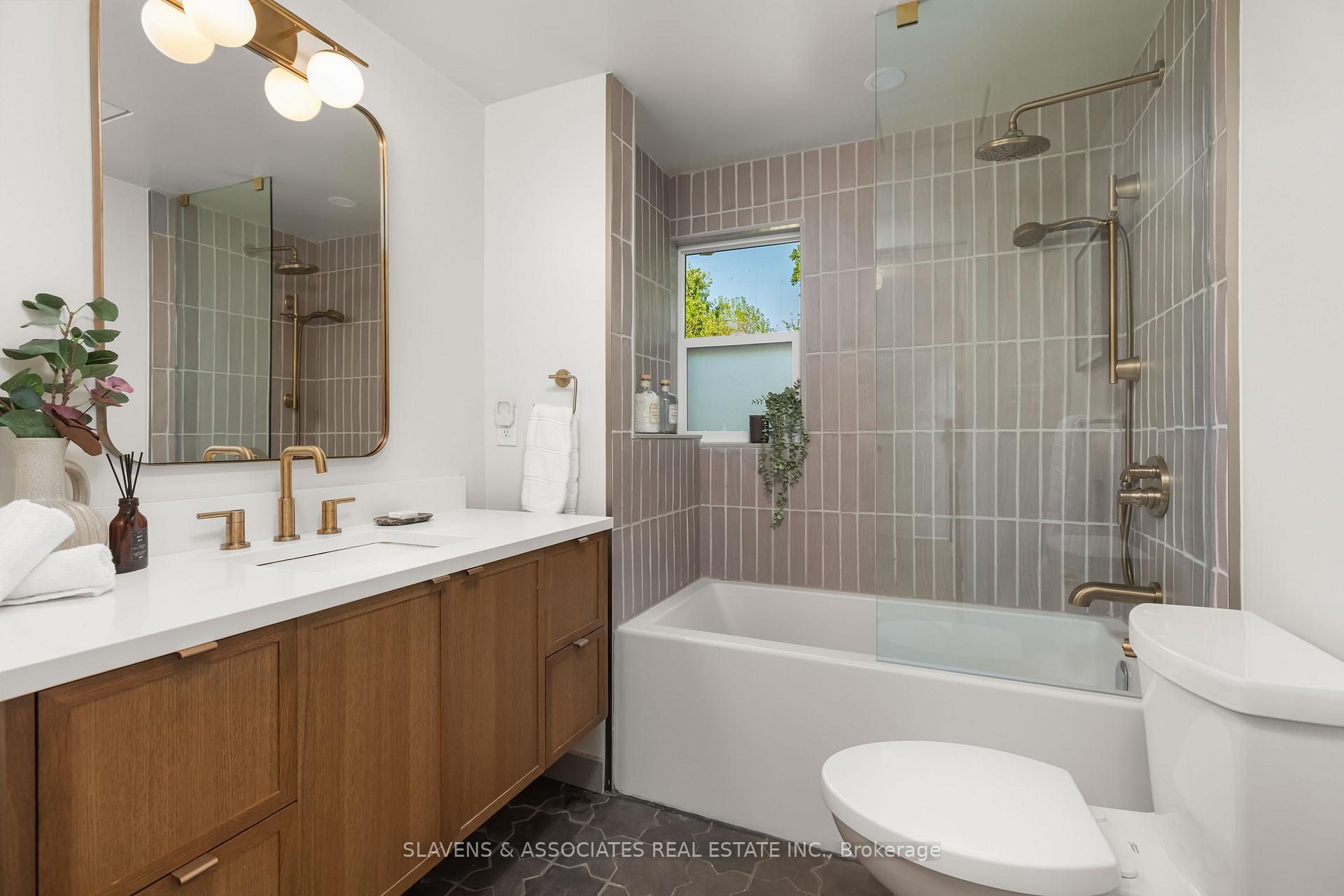 Photo 21 of 105 King Edward Avenue, Toronto, Woodbine-Lumsden — HOMEH