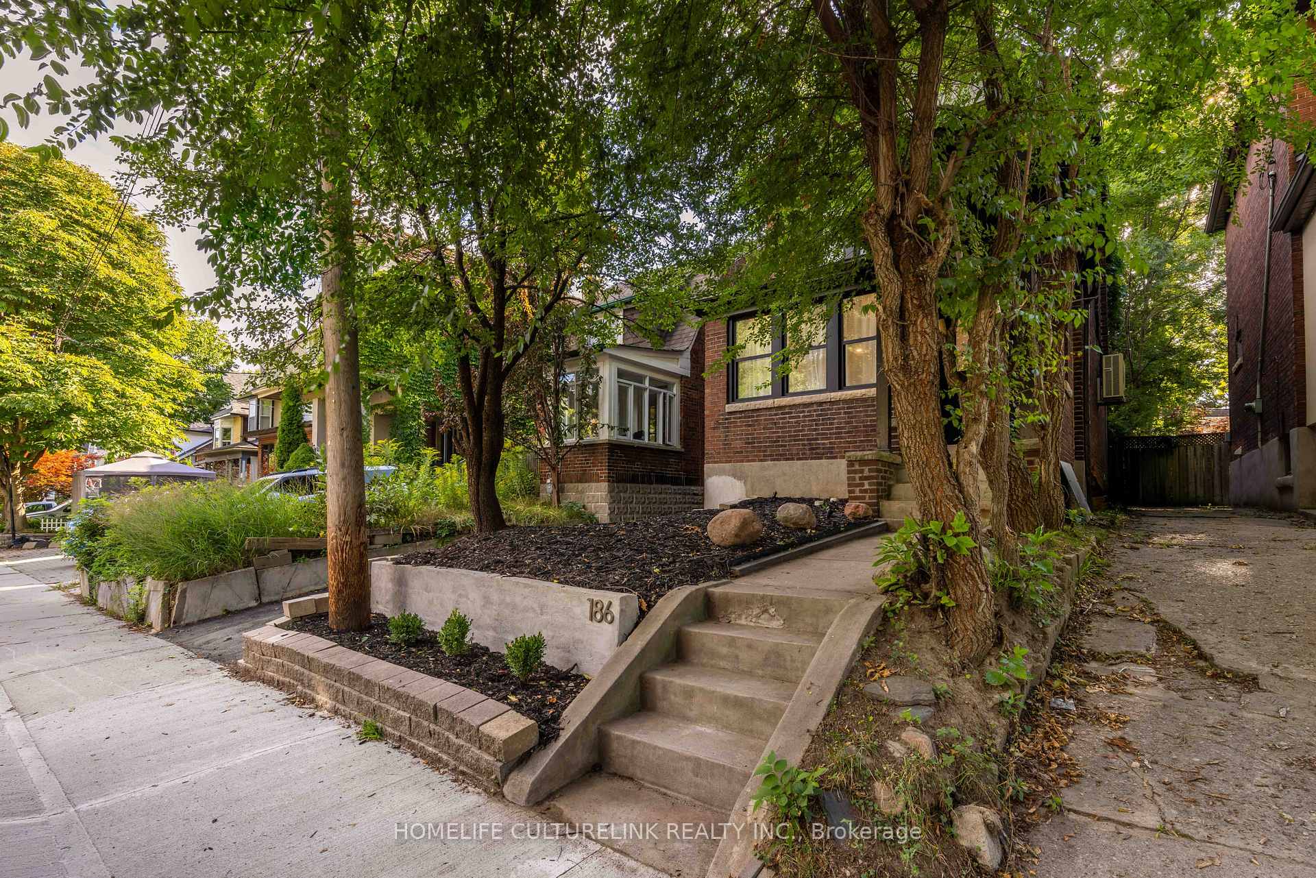 Photo 3 of 186 Ashdale Avenue, Toronto, Greenwood-Coxwell — HOMEH
