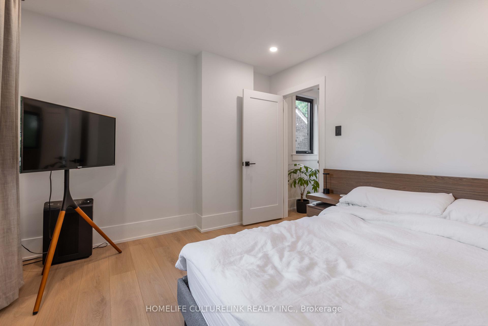 Photo 16 of 186 Ashdale Avenue, Toronto, Greenwood-Coxwell — HOMEH
