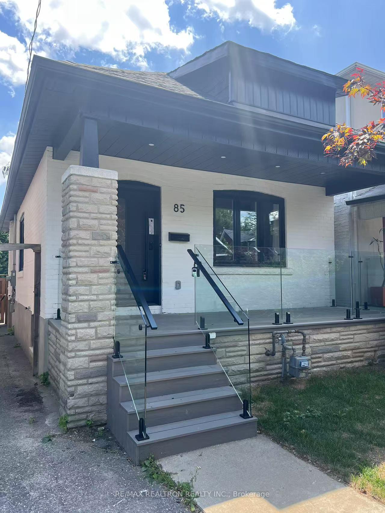 Photo 2 of Unit Upper, 85 Springdale Boulevard, Toronto, Danforth Village-East York — HOMEH