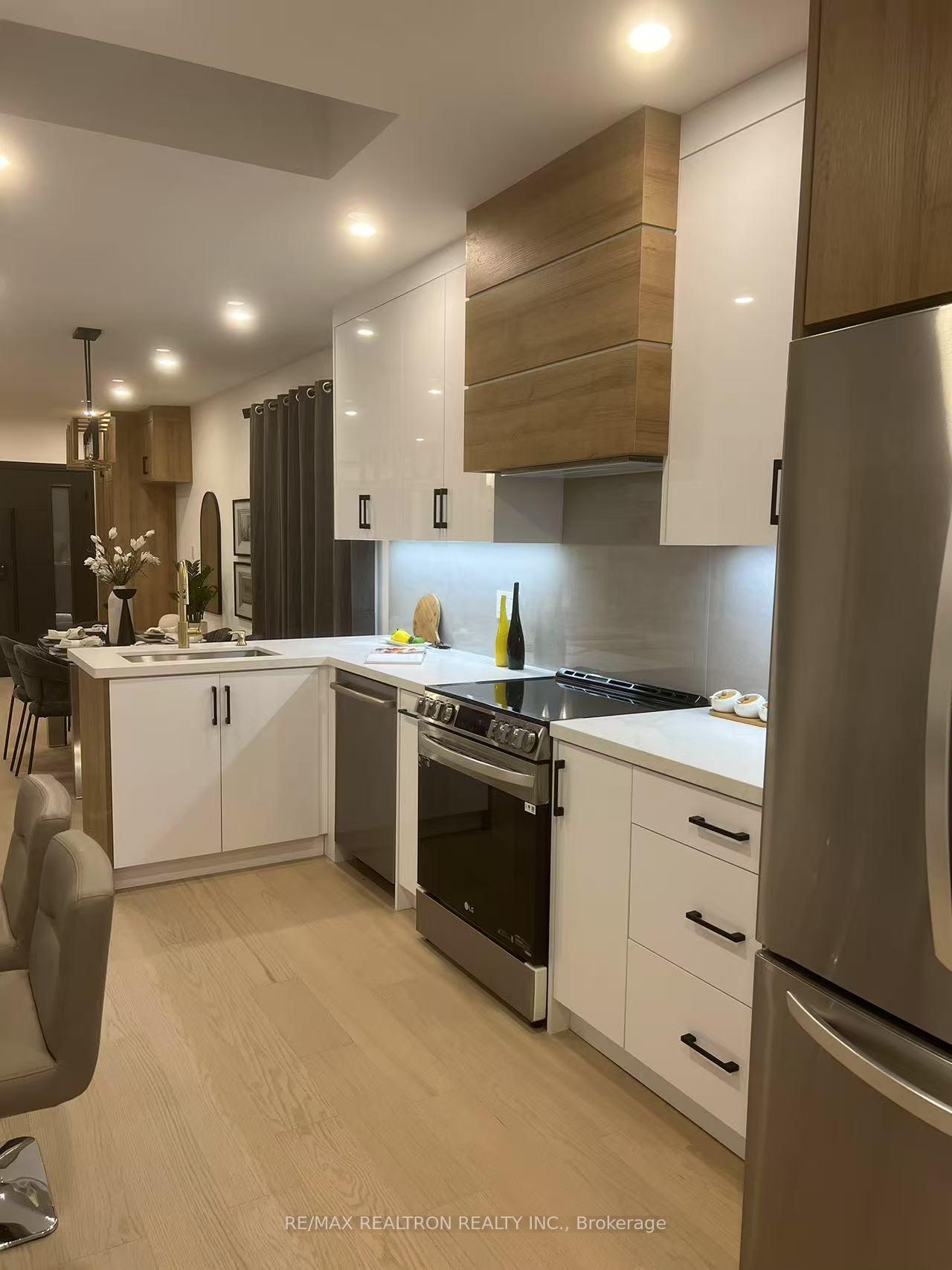 Photo 5 of Unit Upper, 85 Springdale Boulevard, Toronto, Danforth Village-East York — HOMEH