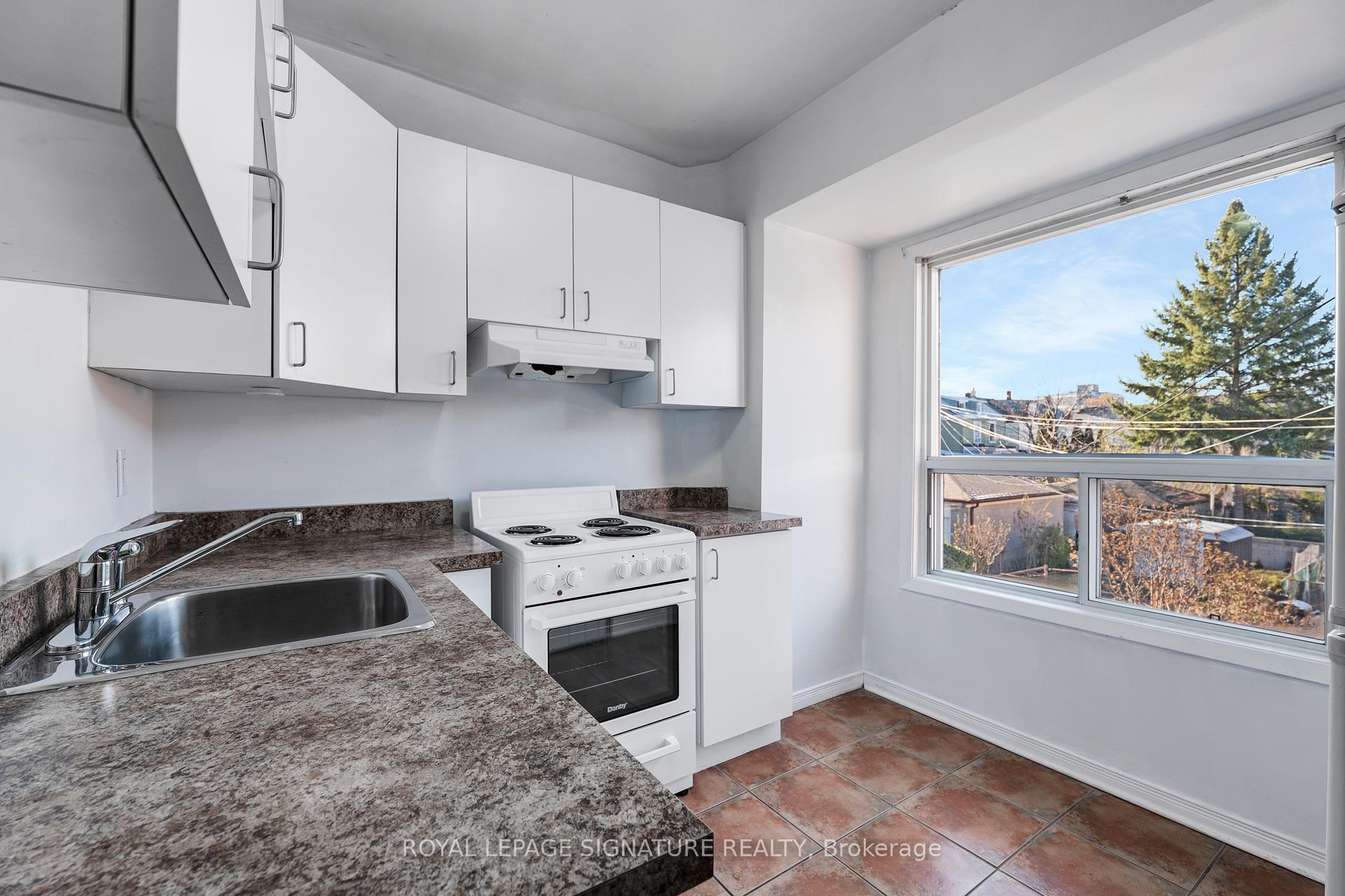 Photo 13 of 172 Sheridan Avenue, Toronto, Little Portugal — HOMEH