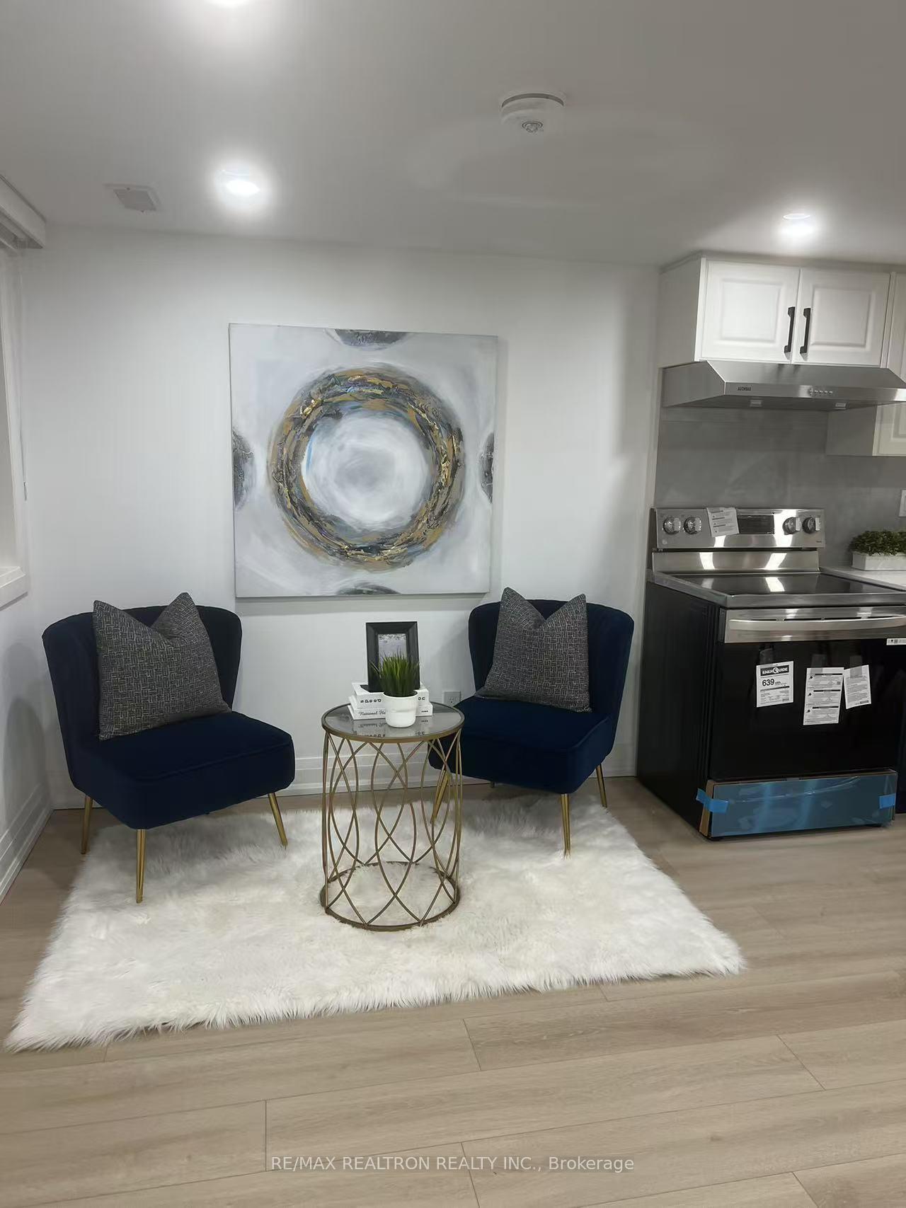 Photo 2 of 85 Springdale Boulevard, Toronto, Danforth Village-East York — HOMEH