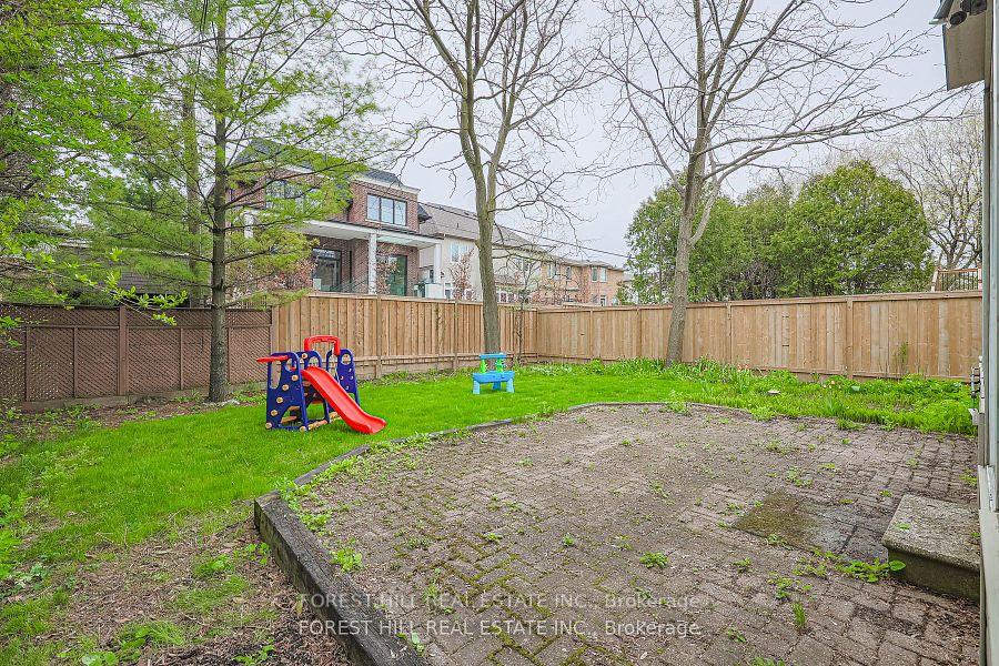 Photo 2 of 33 Burncrest Drive, Toronto, Bedford Park-Nortown — HOMEH