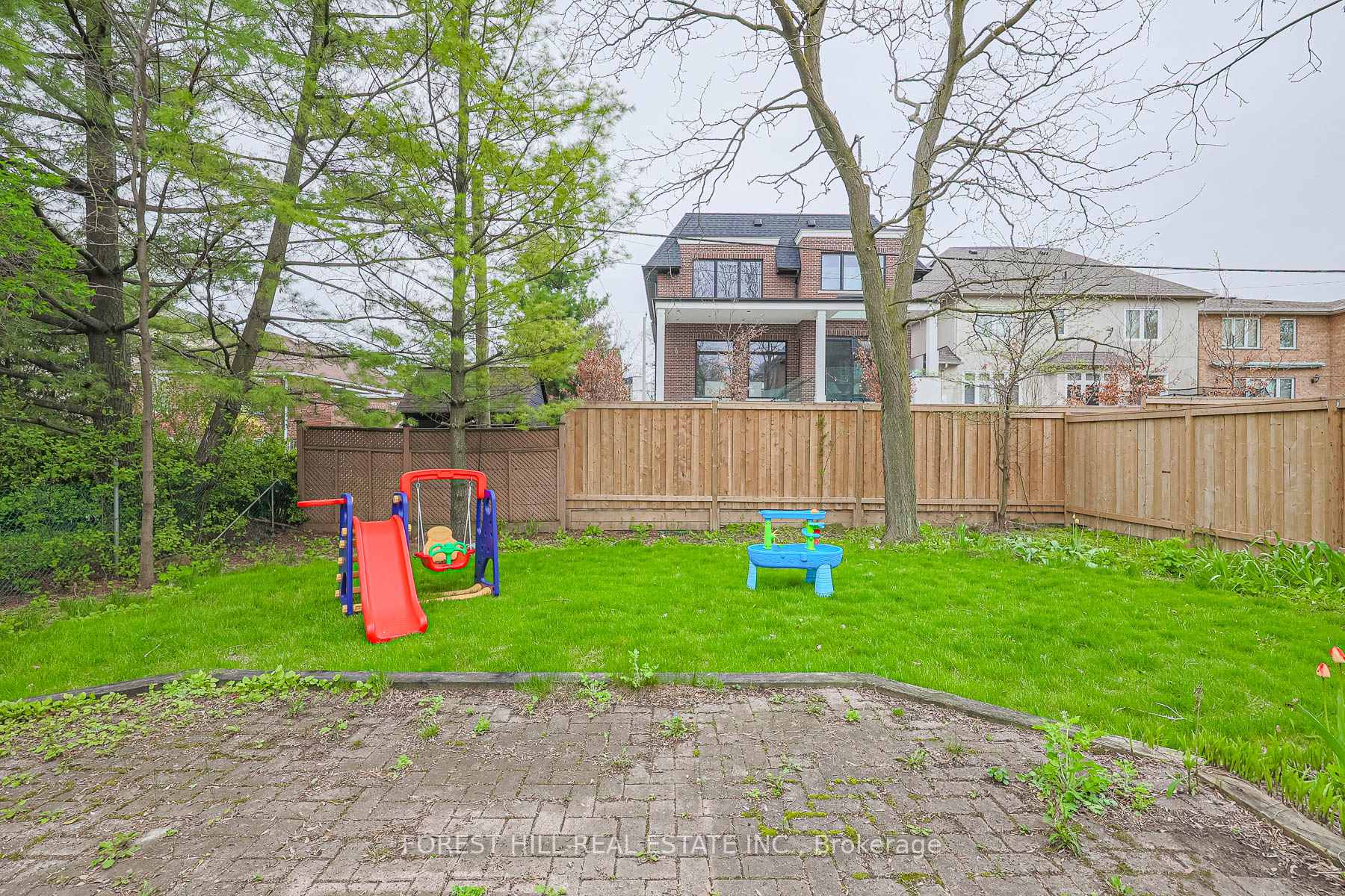 Photo 3 of 33 Burncrest Drive, Toronto, Bedford Park-Nortown — HOMEH
