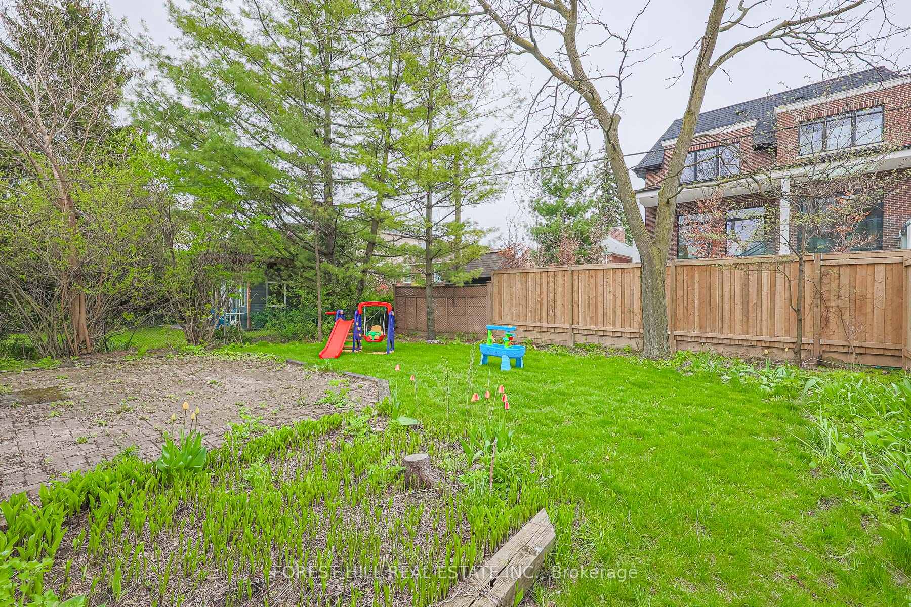 Photo 4 of 33 Burncrest Drive, Toronto, Bedford Park-Nortown — HOMEH