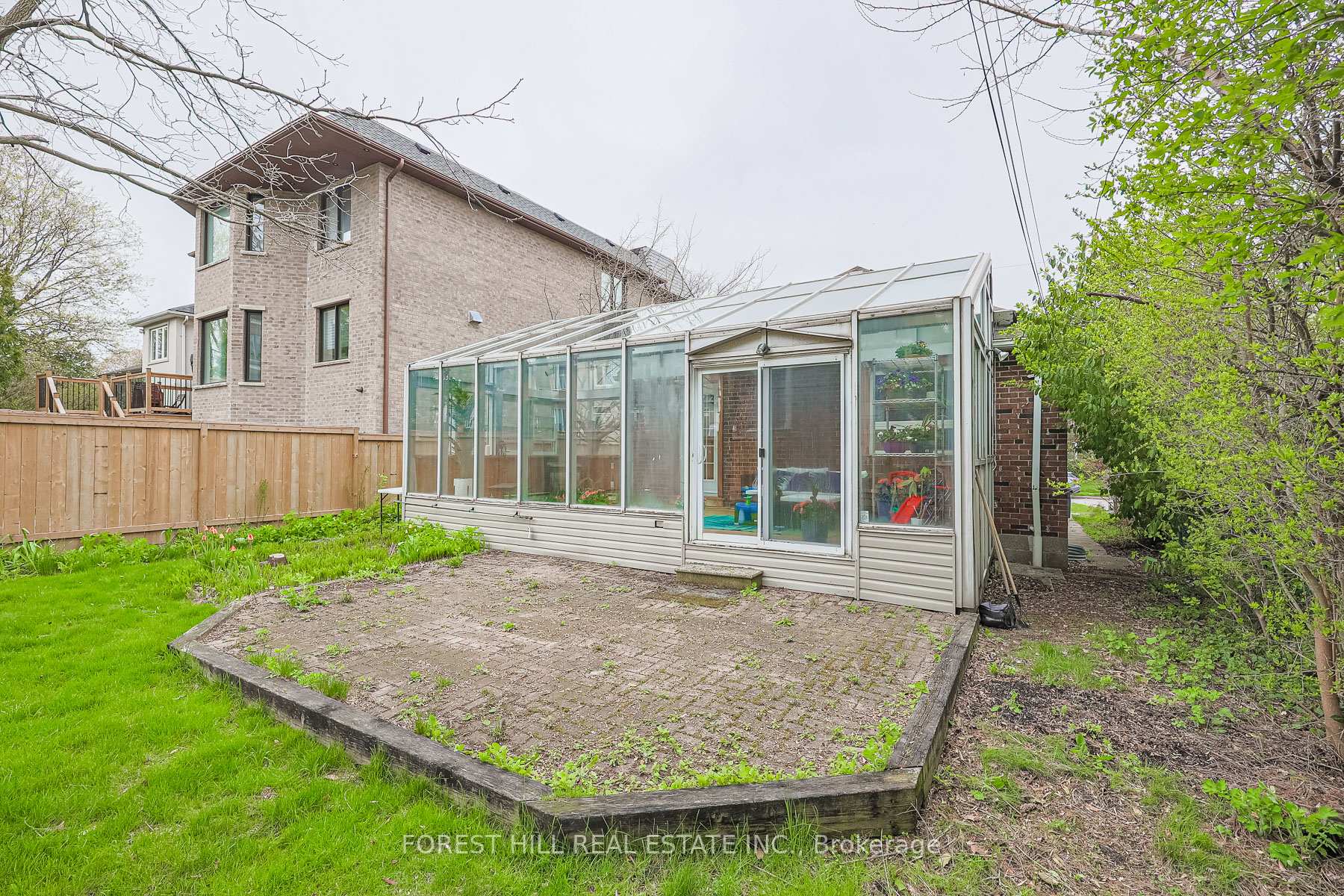 Photo 5 of 33 Burncrest Drive, Toronto, Bedford Park-Nortown — HOMEH